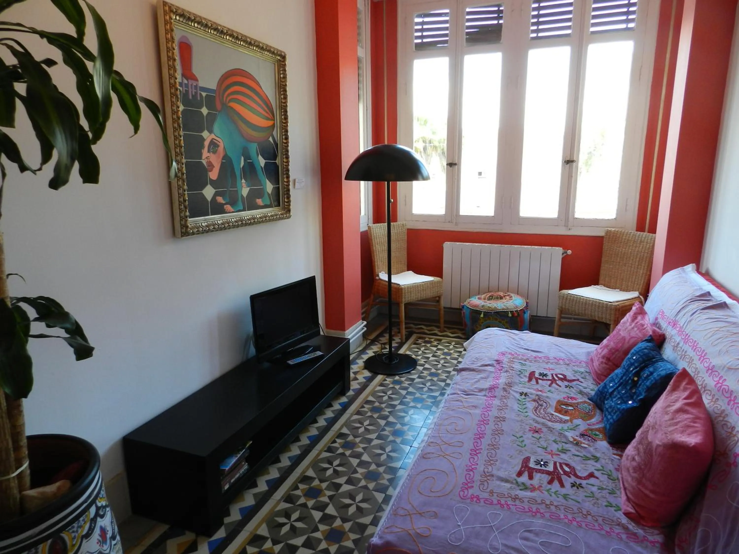 Living room, Bed in Villa Alicia Guest House