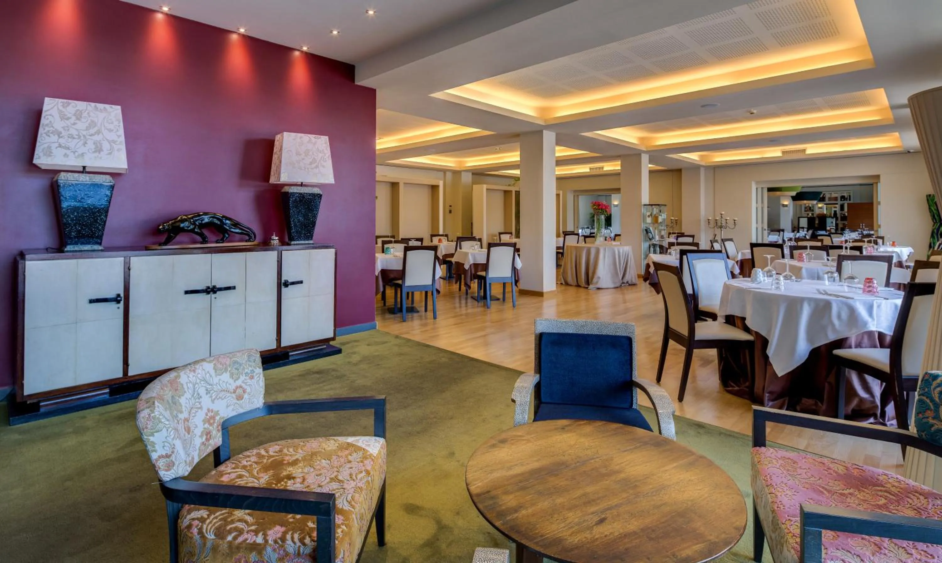 Restaurant/places to eat in Best Western Plus Hotel Expo