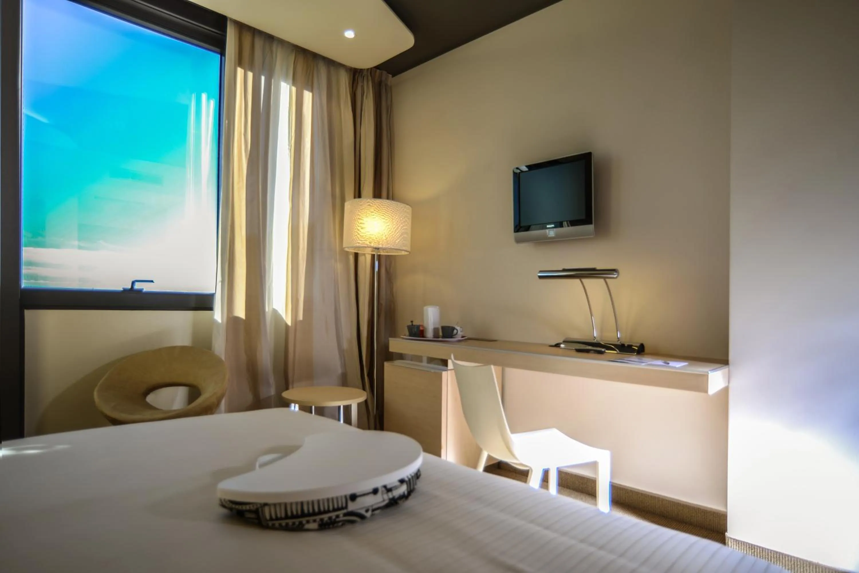 TV and multimedia, Bed in Best Western Plus Hotel Expo