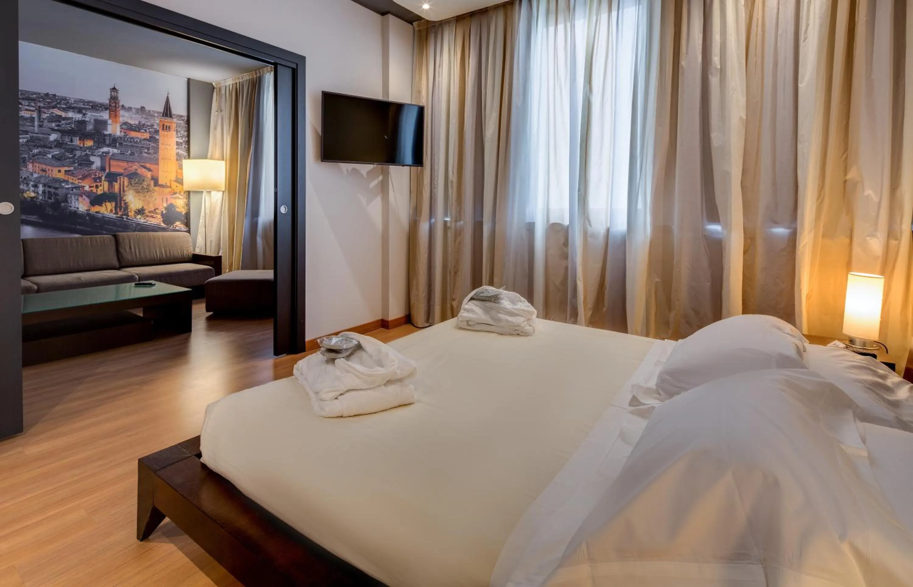 Photo of the whole room, Bed in Best Western Plus Hotel Expo