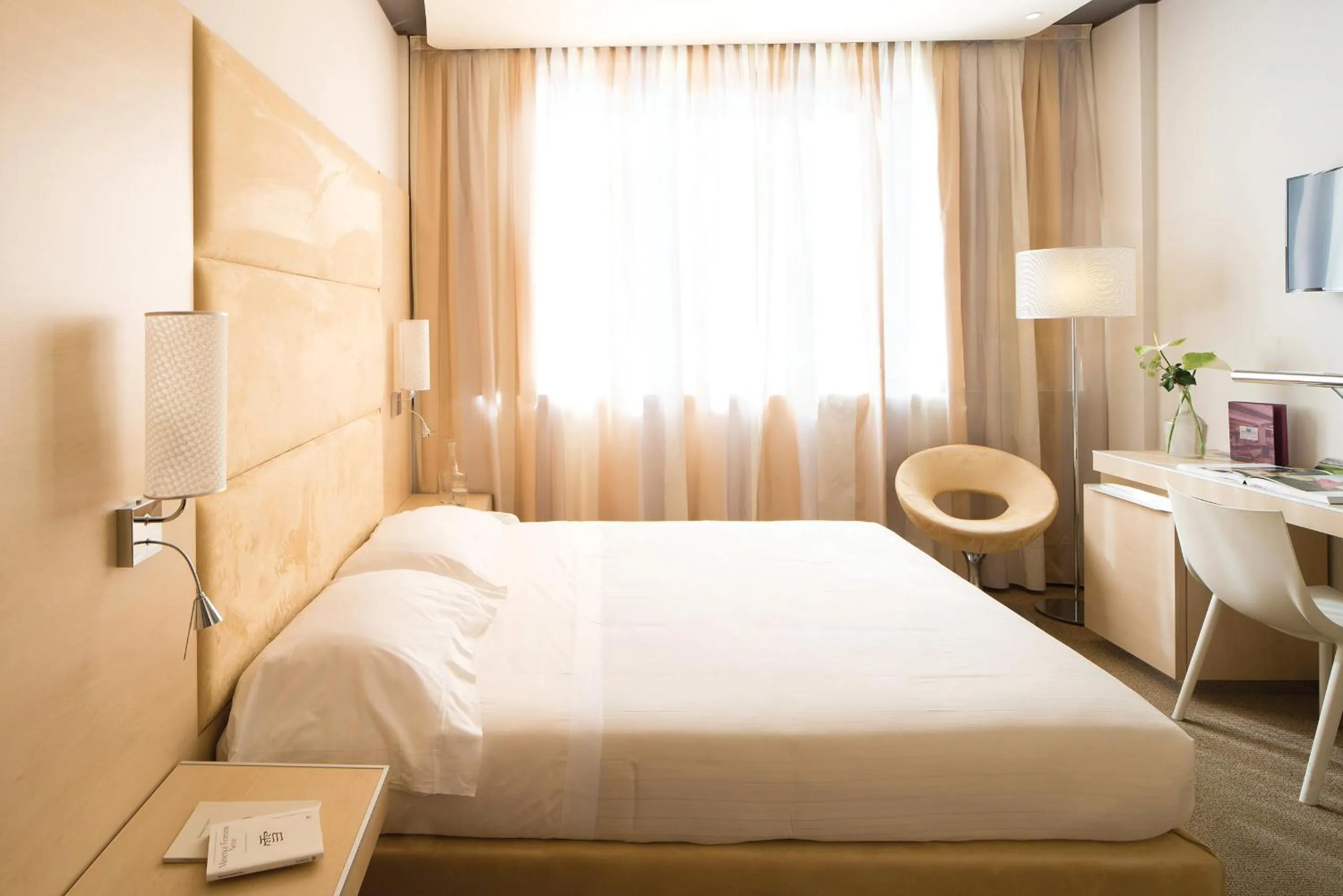 Photo of the whole room, Bed in Best Western Plus Hotel Expo