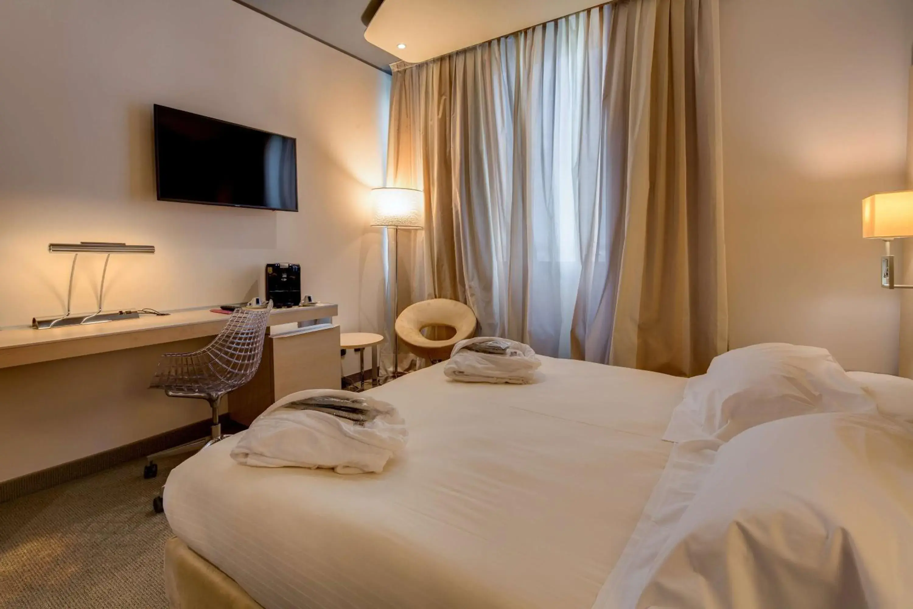 Deluxe Queen Room in Best Western Plus Hotel Expo Deluxe Queen Room in Best Western Plus Hotel Expo