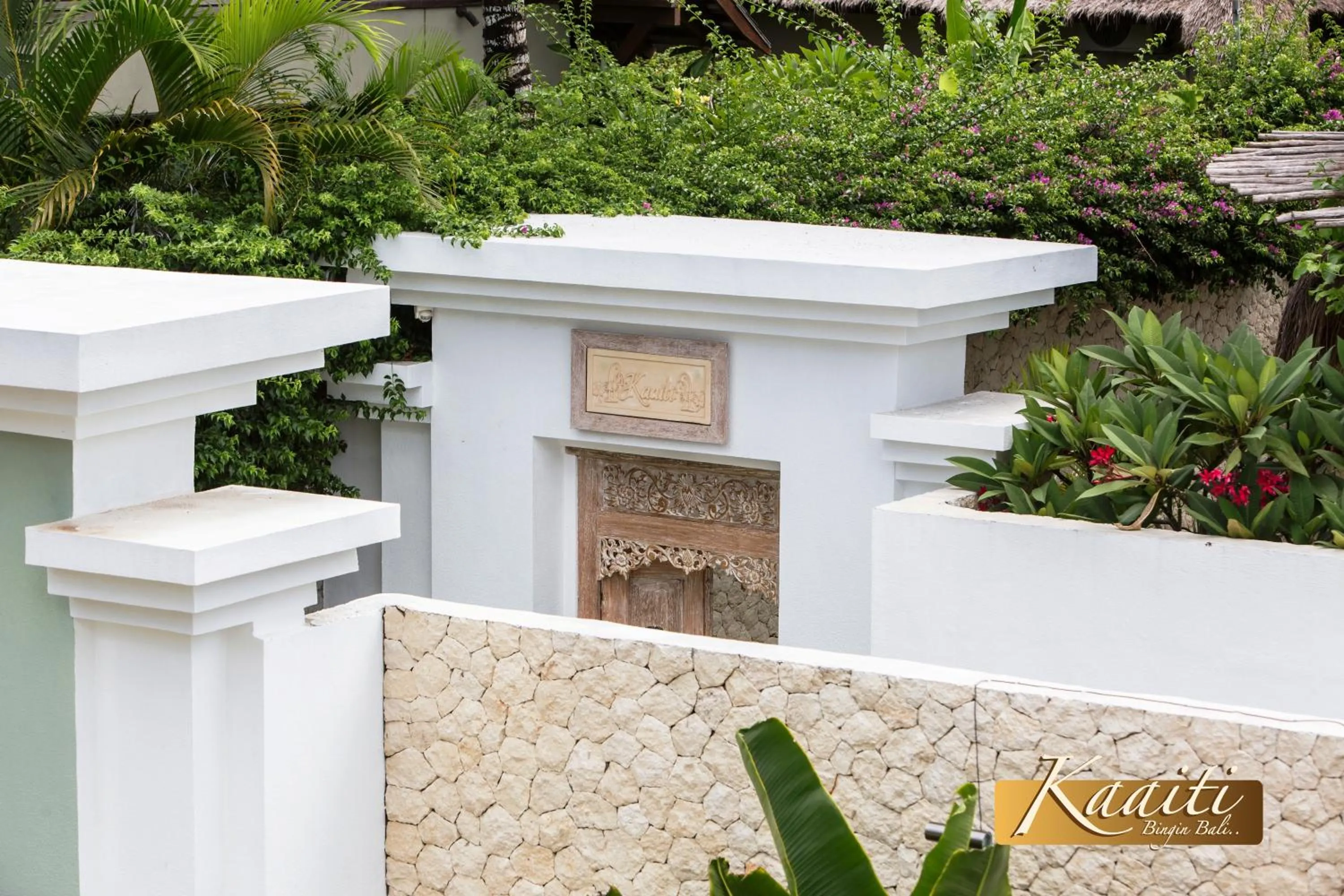 Facade/entrance in Villa Kaaiti