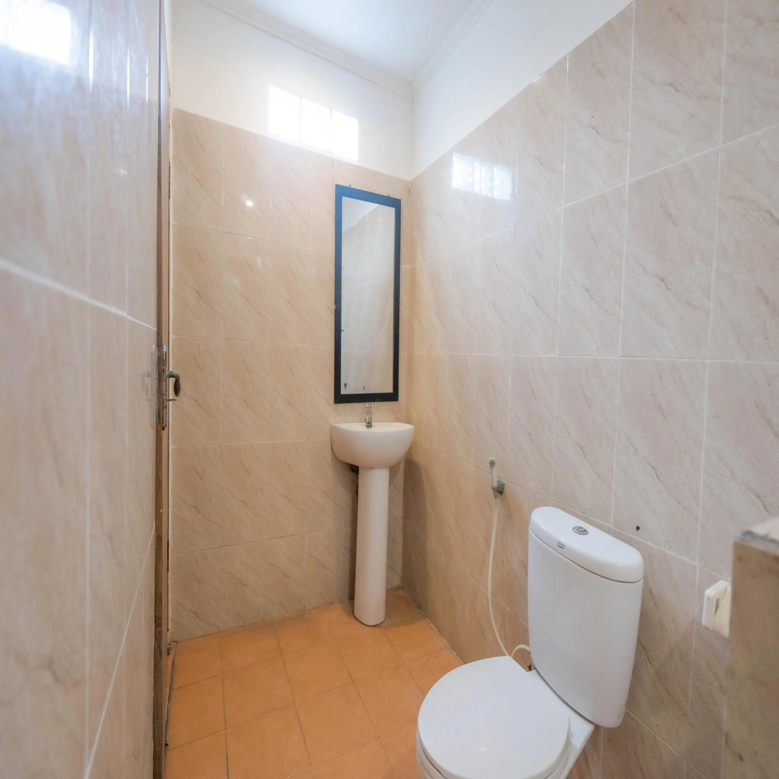 Bathroom in RedDoorz at Ocean 2 Gili Trawangan