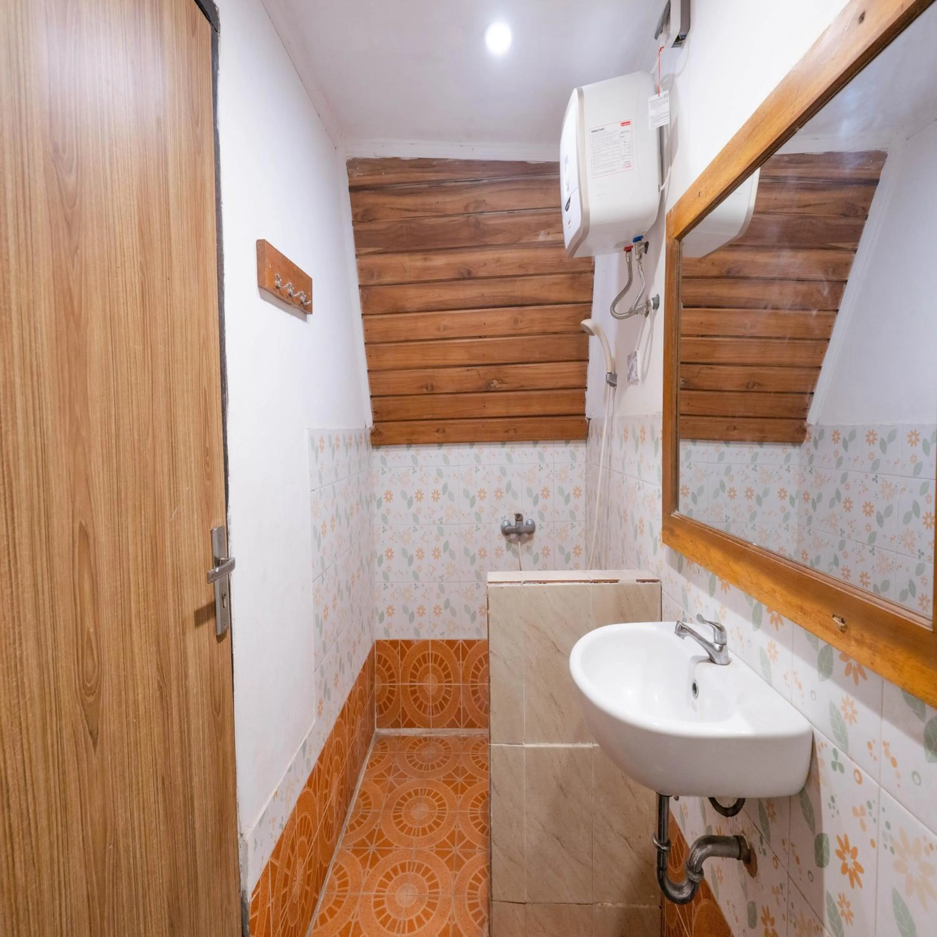 Bathroom in RedDoorz at Ocean 2 Gili Trawangan