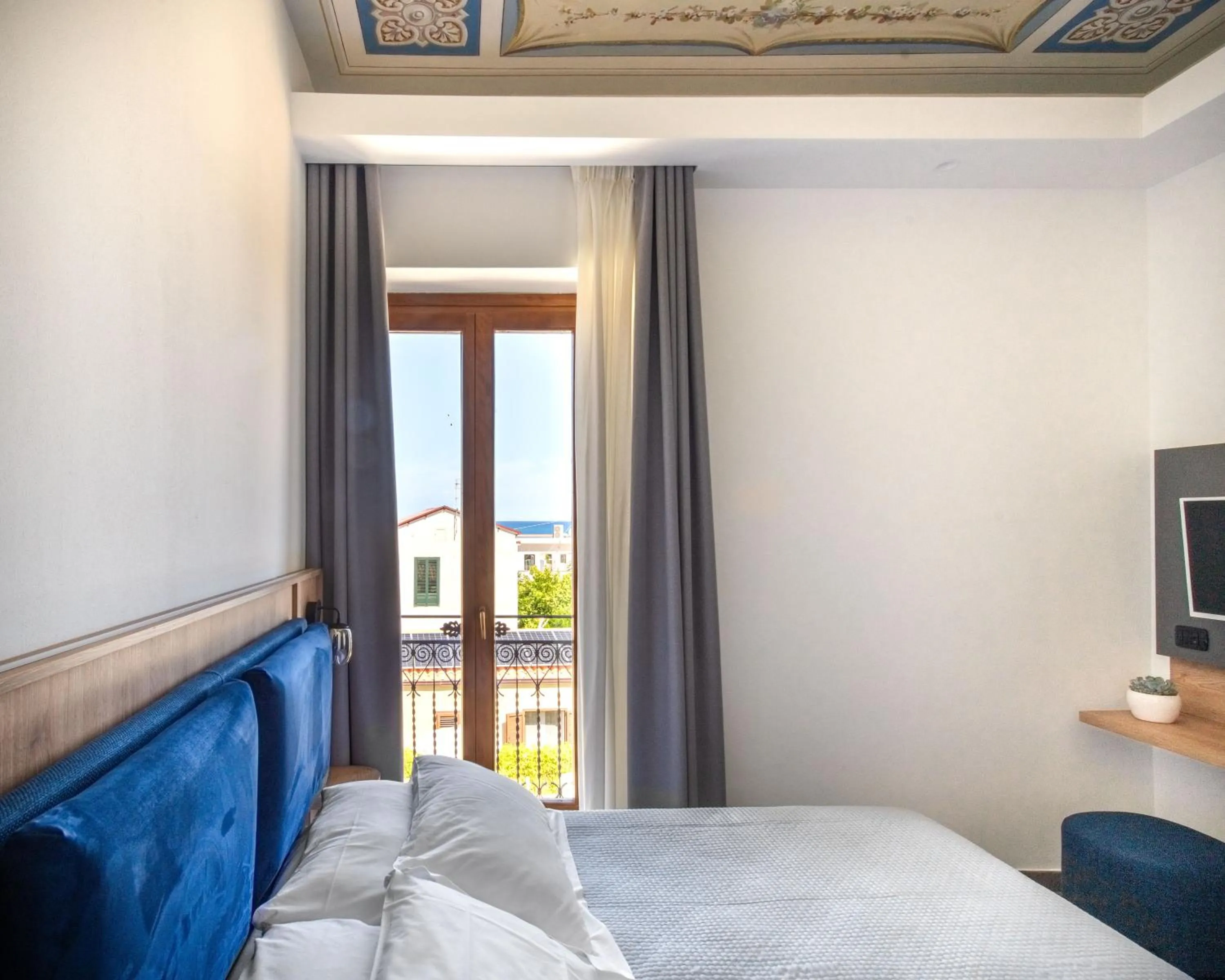 View (from property/room), Bed in Villa Margherita