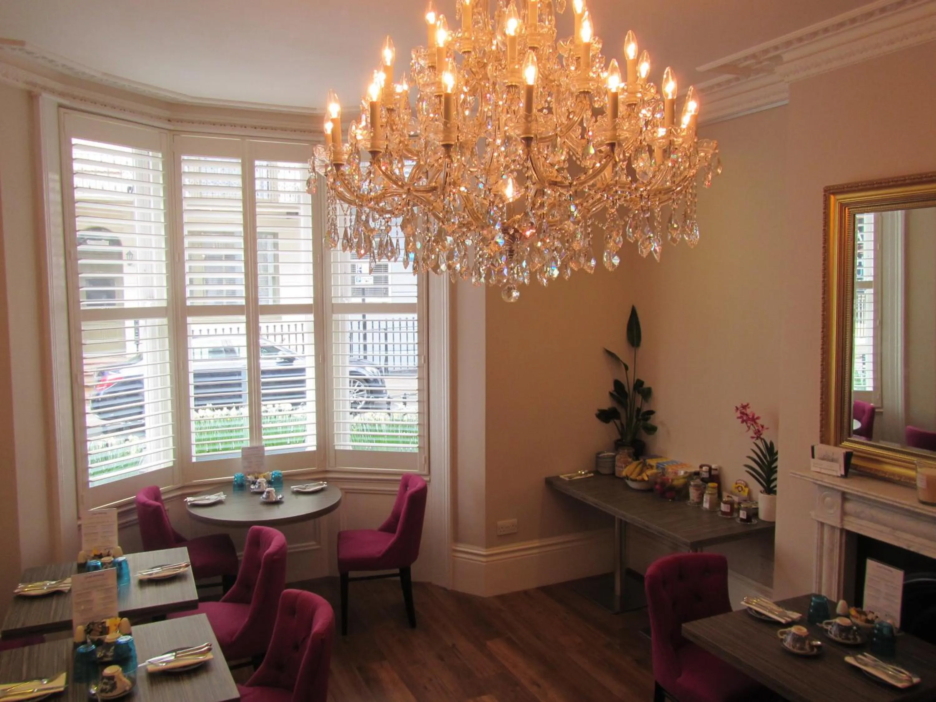 Restaurant/places to eat in Red Brighton Blue