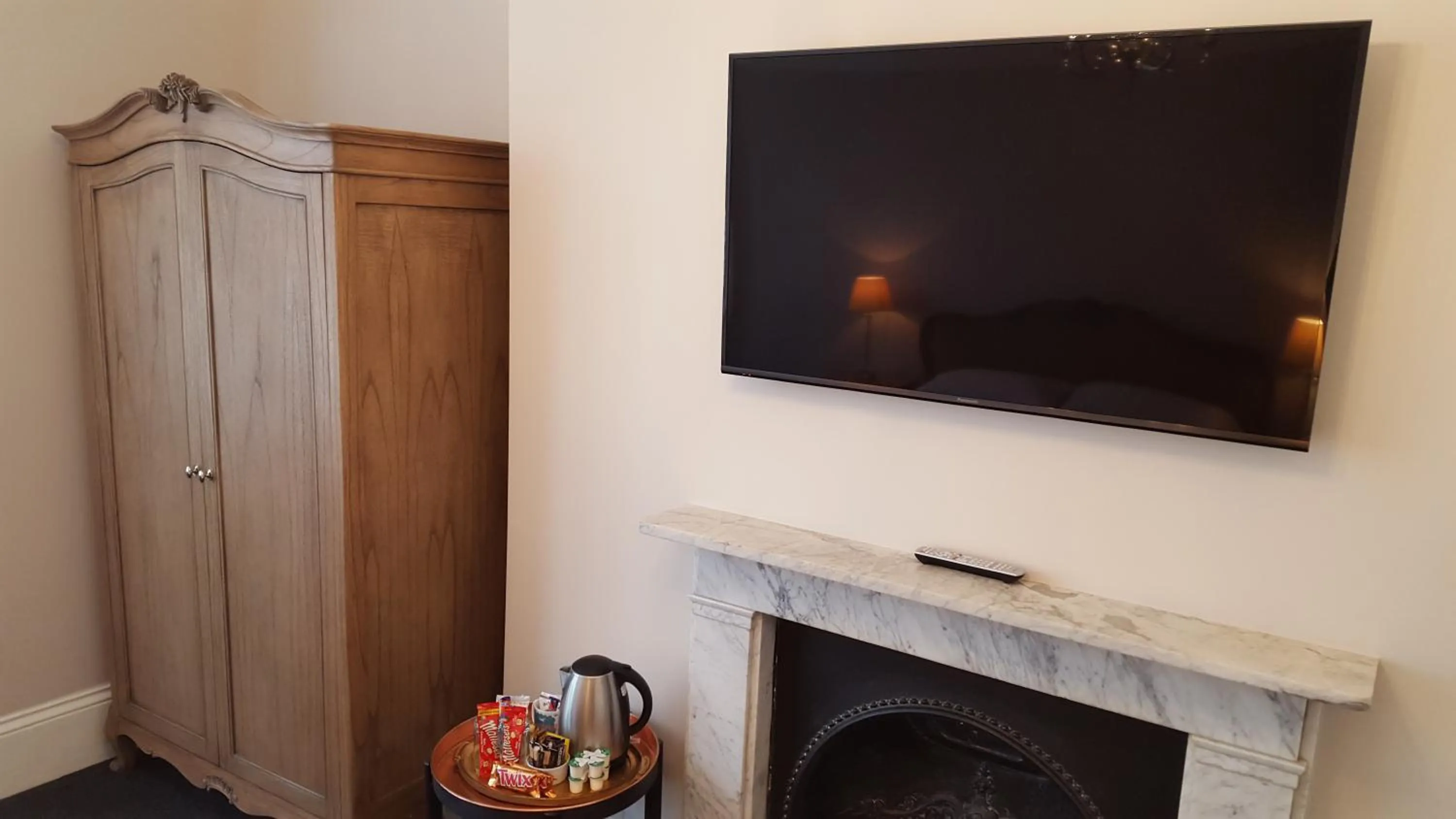 TV and multimedia in Red Brighton Blue