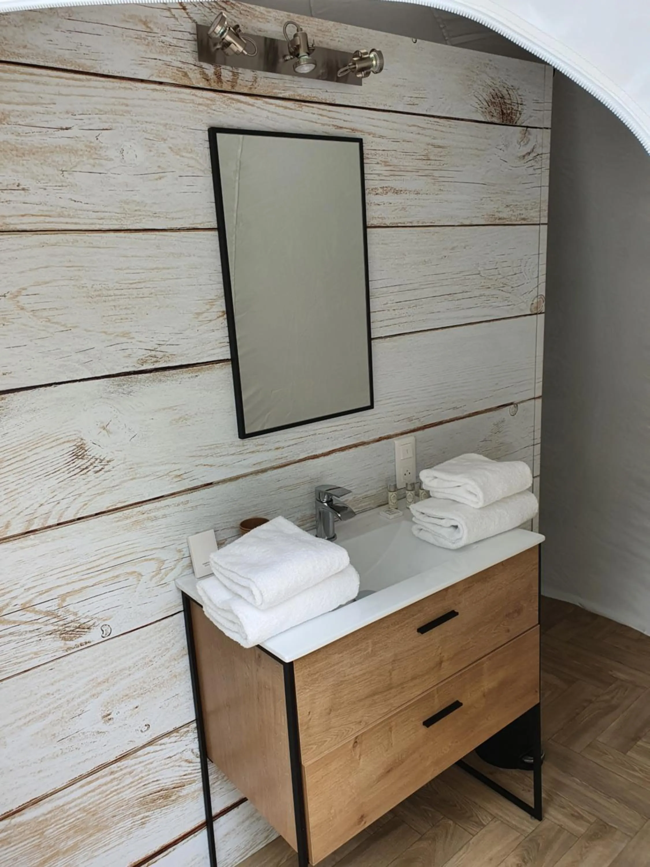 Bathroom in Château de Montabert