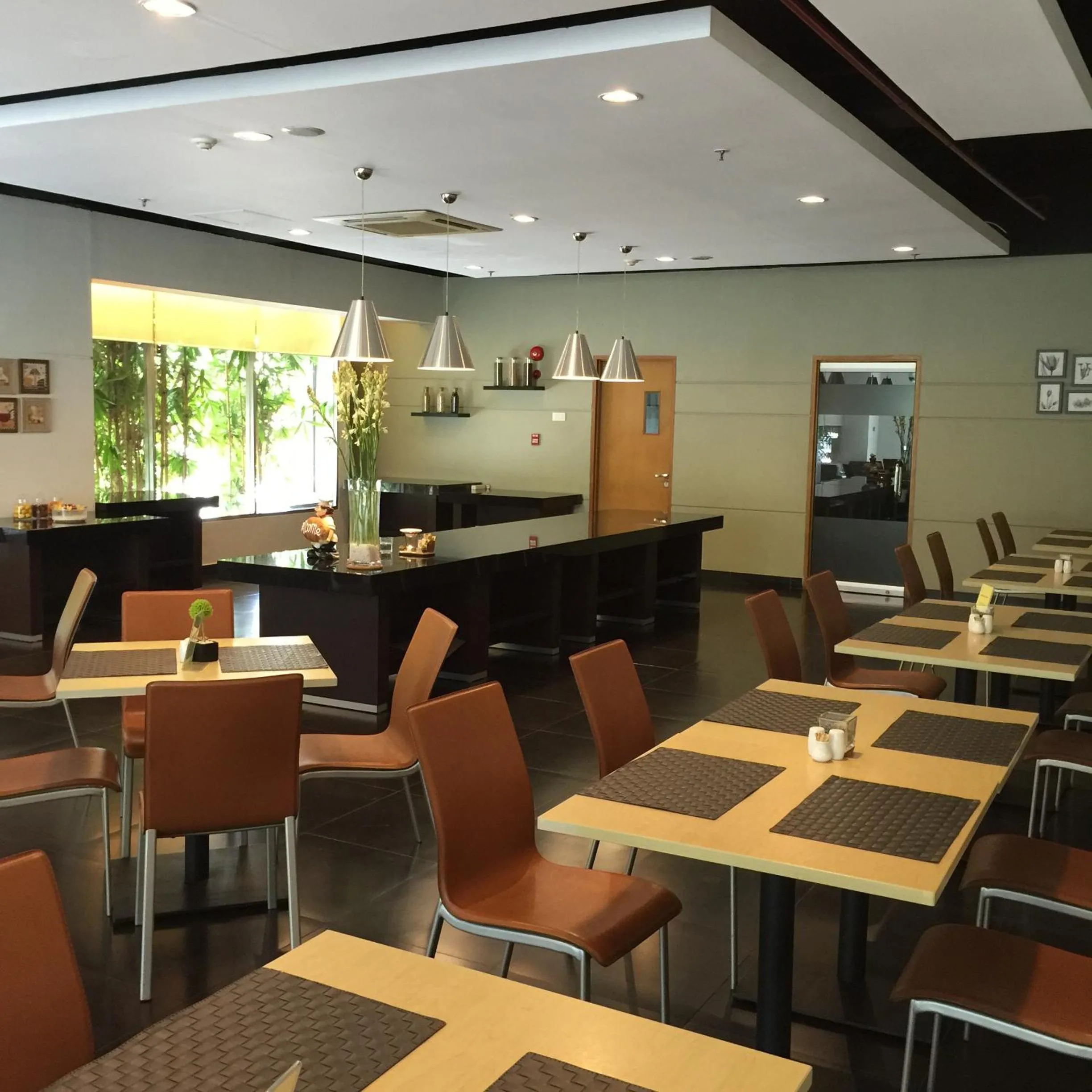 Restaurant/places to eat in Triniti Hotel Jakarta