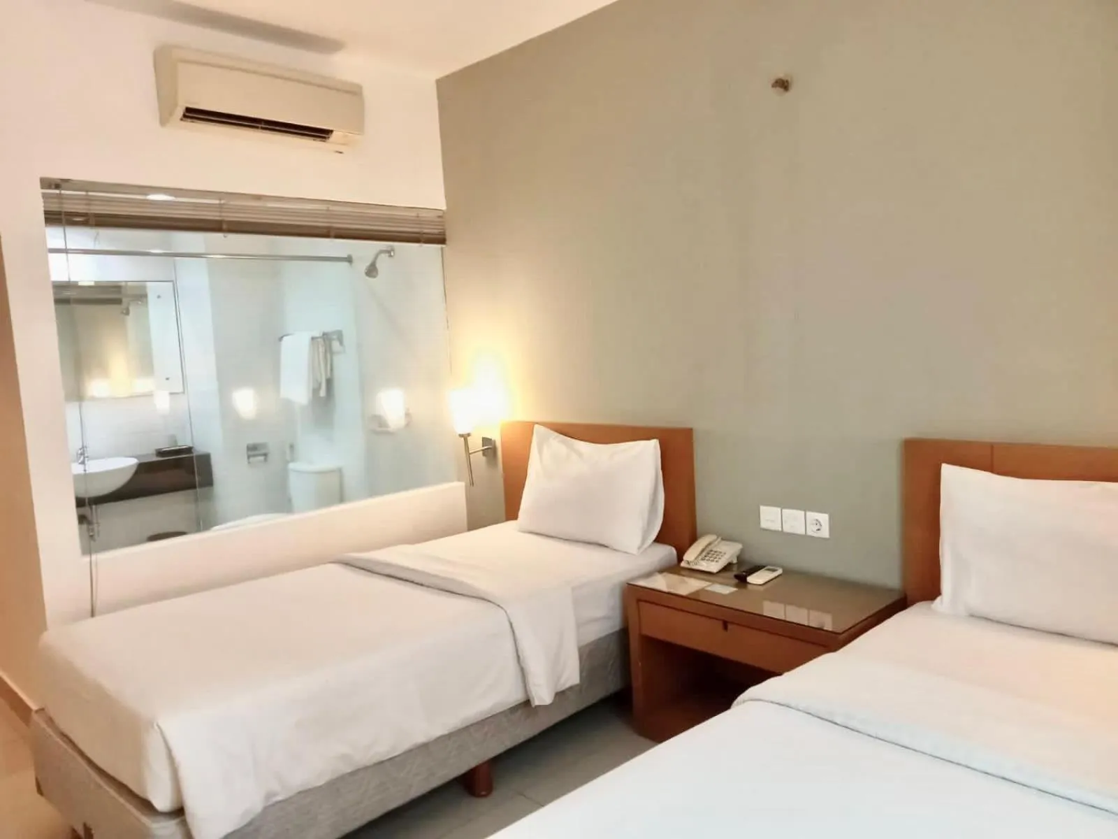 Bedroom, Bed in Triniti Hotel Jakarta