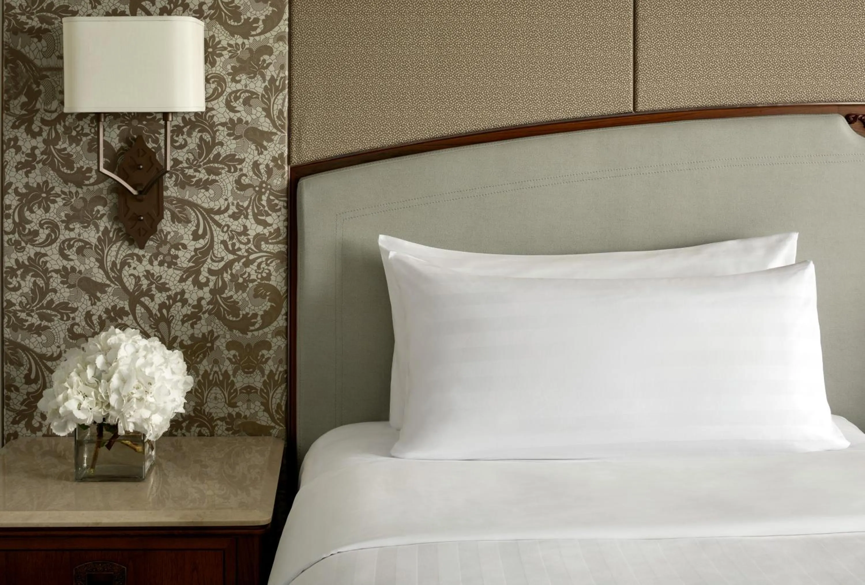 Bed in Shangri-La Jakarta