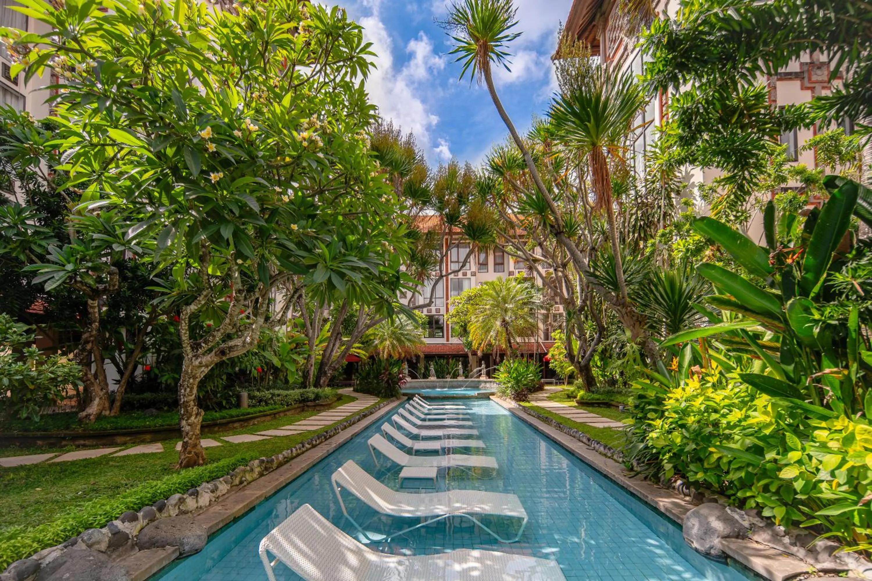 Swimming pool in Prime Plaza Hotel Sanur – Bali