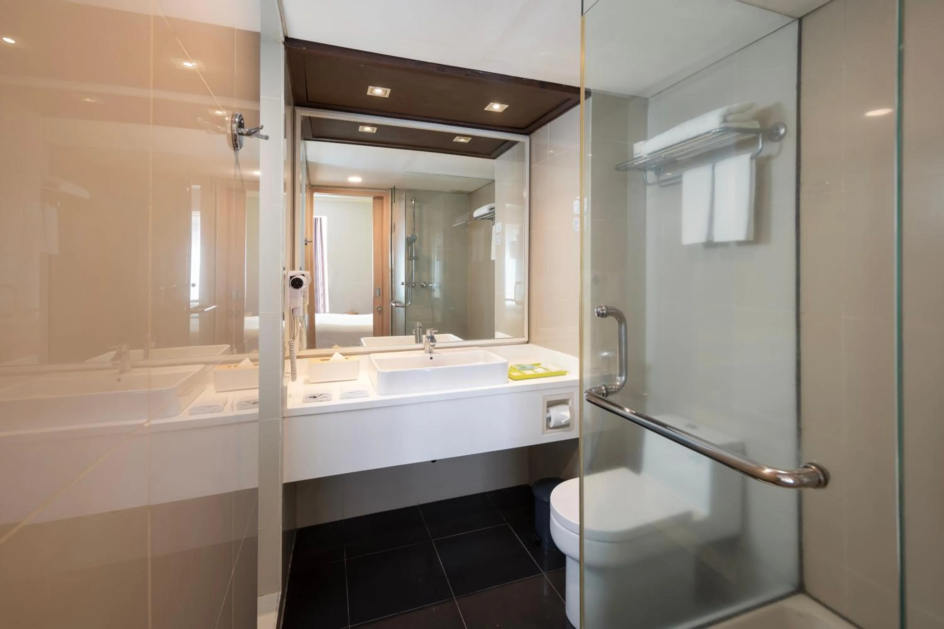 Bathroom in Prime Plaza Hotel Sanur – Bali