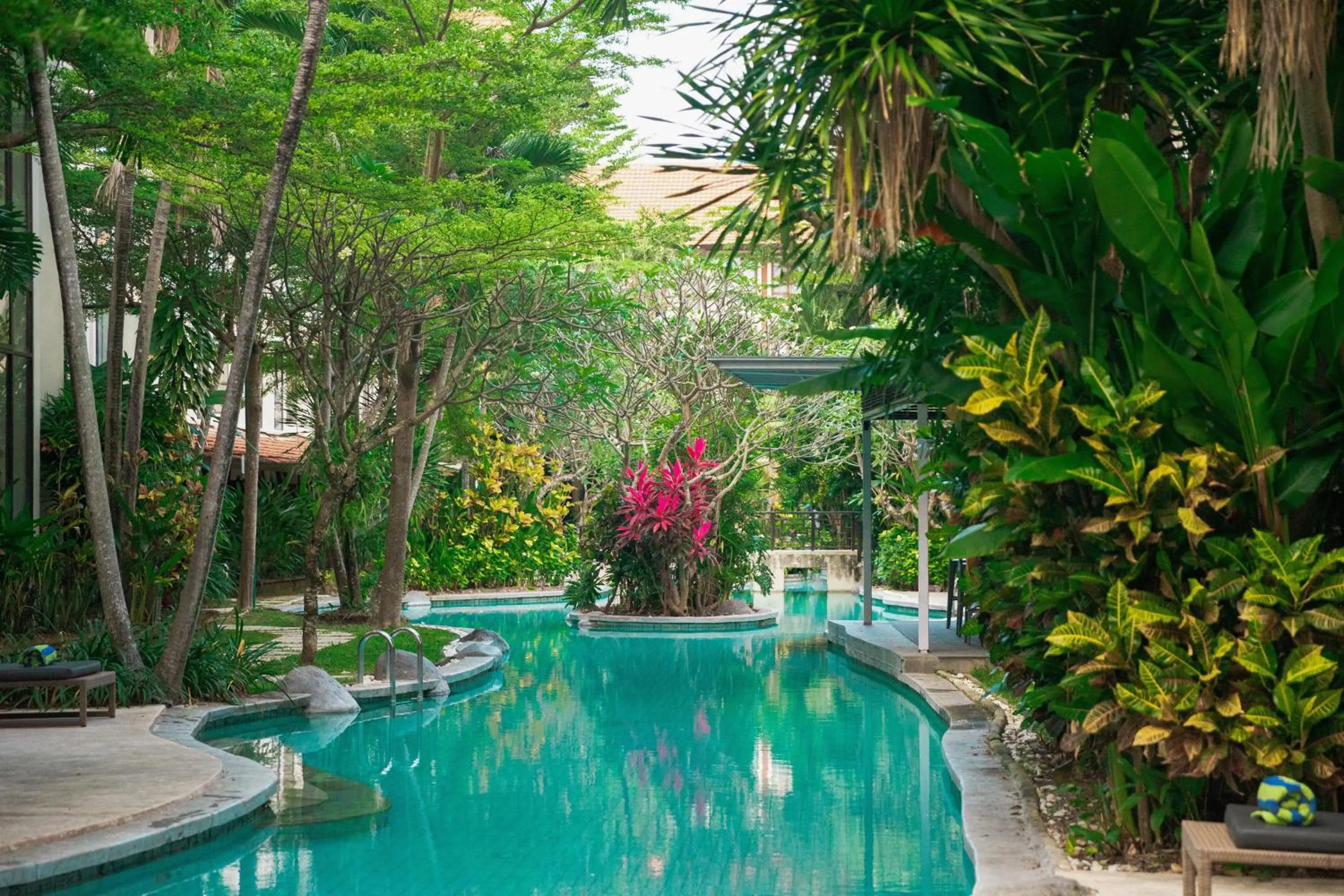 Swimming pool in Prime Plaza Hotel Sanur – Bali