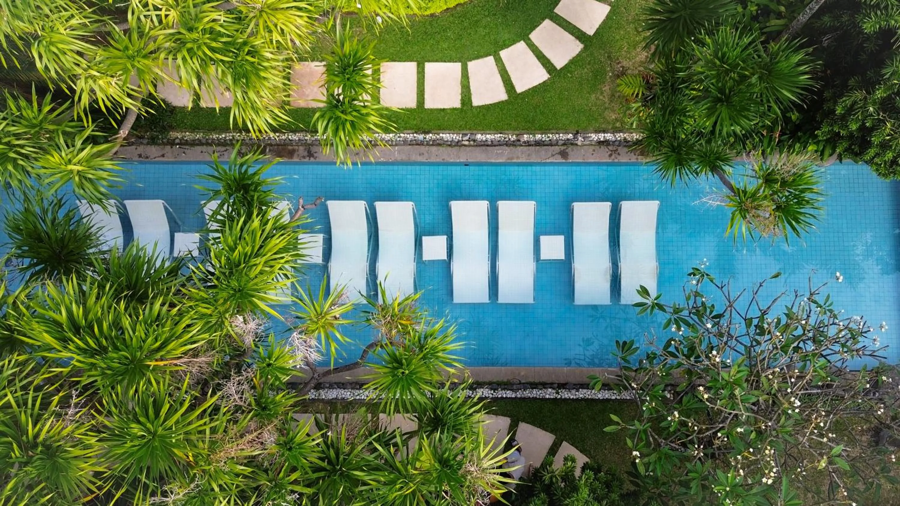Swimming pool in Prime Plaza Hotel Sanur – Bali