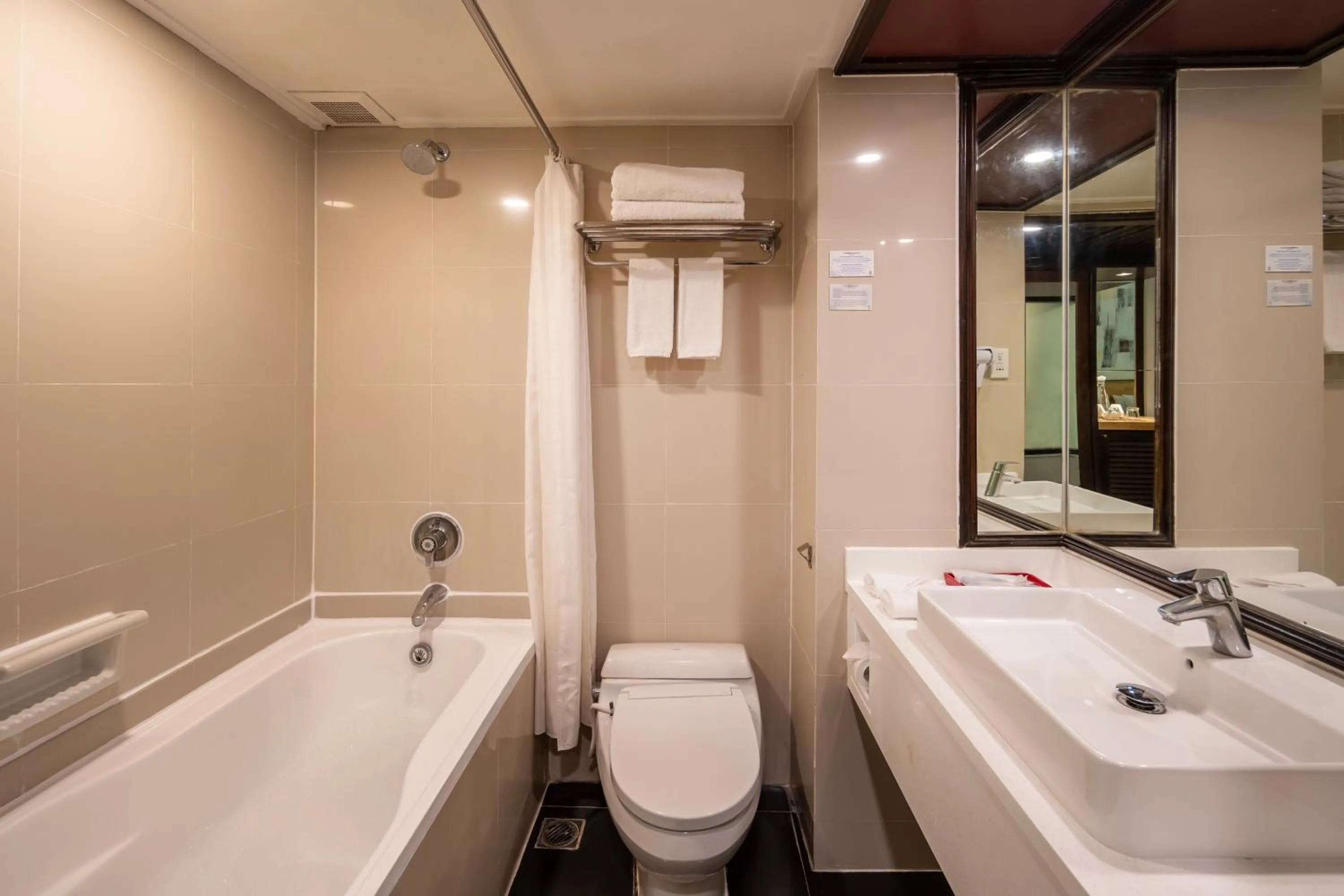 Bathroom in Prime Plaza Hotel Sanur – Bali