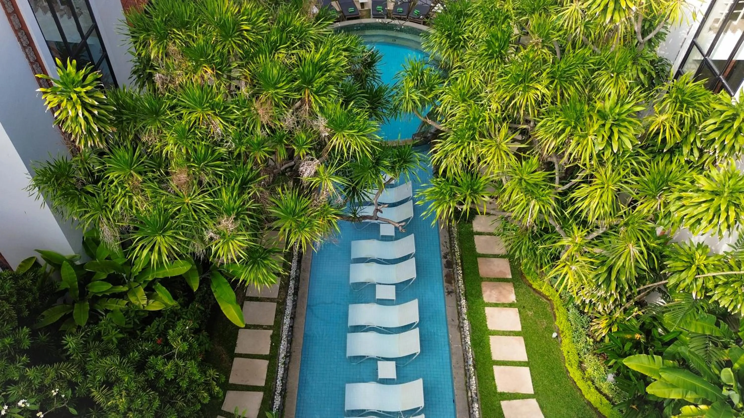 Swimming pool in Prime Plaza Hotel Sanur – Bali