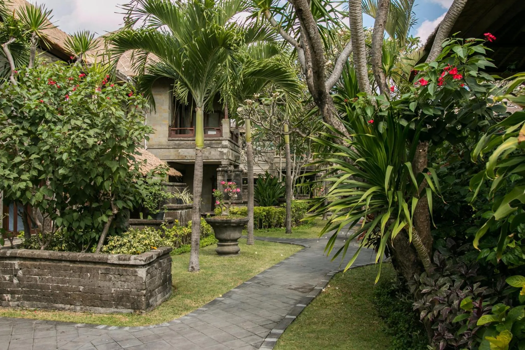 Garden in Grand Balisani Suites Hotel