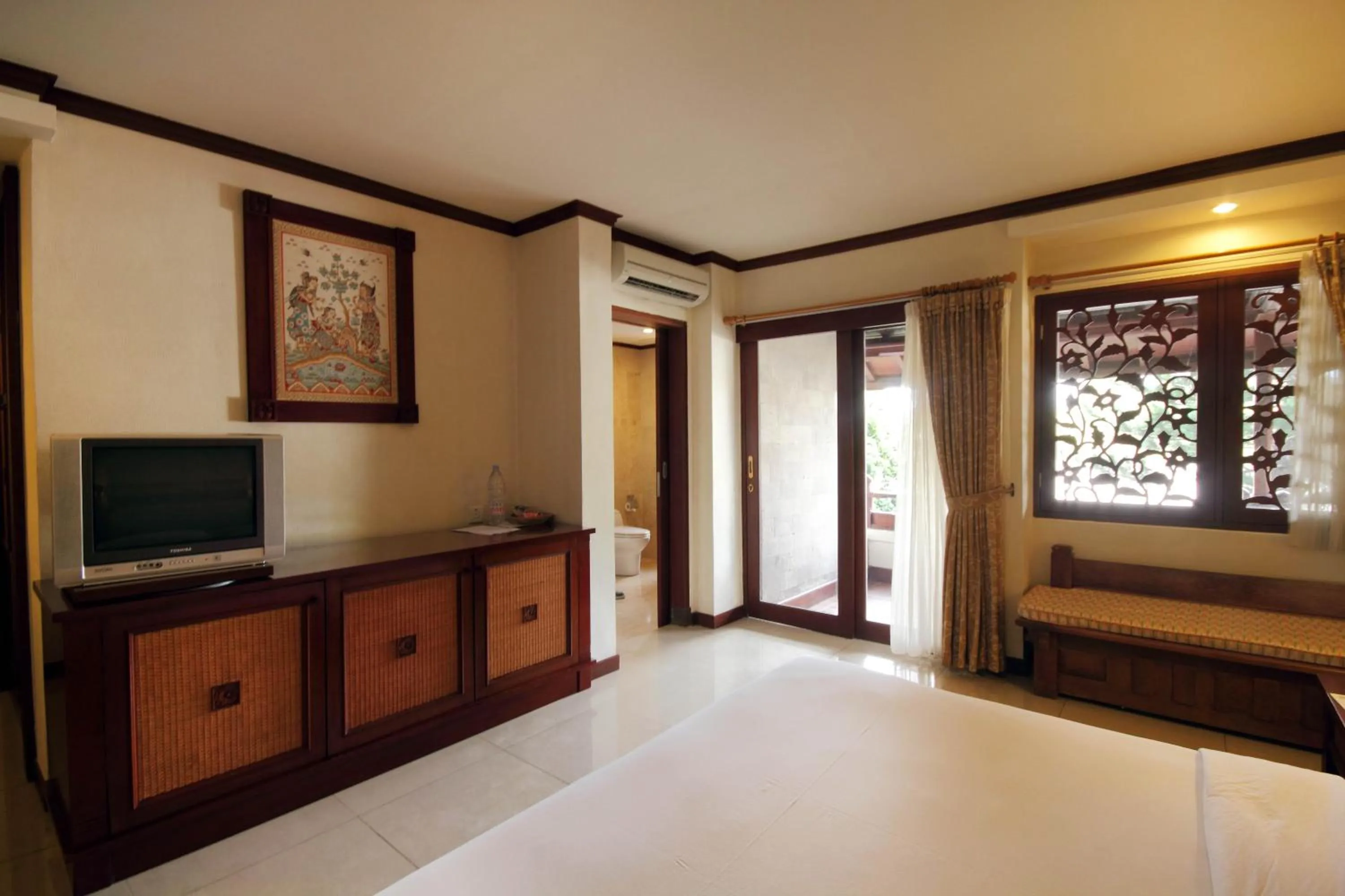 Bedroom, Bed in Grand Balisani Suites Hotel