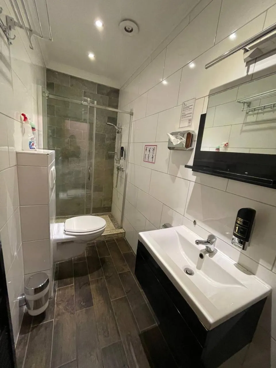 Bathroom in C&S Hotel