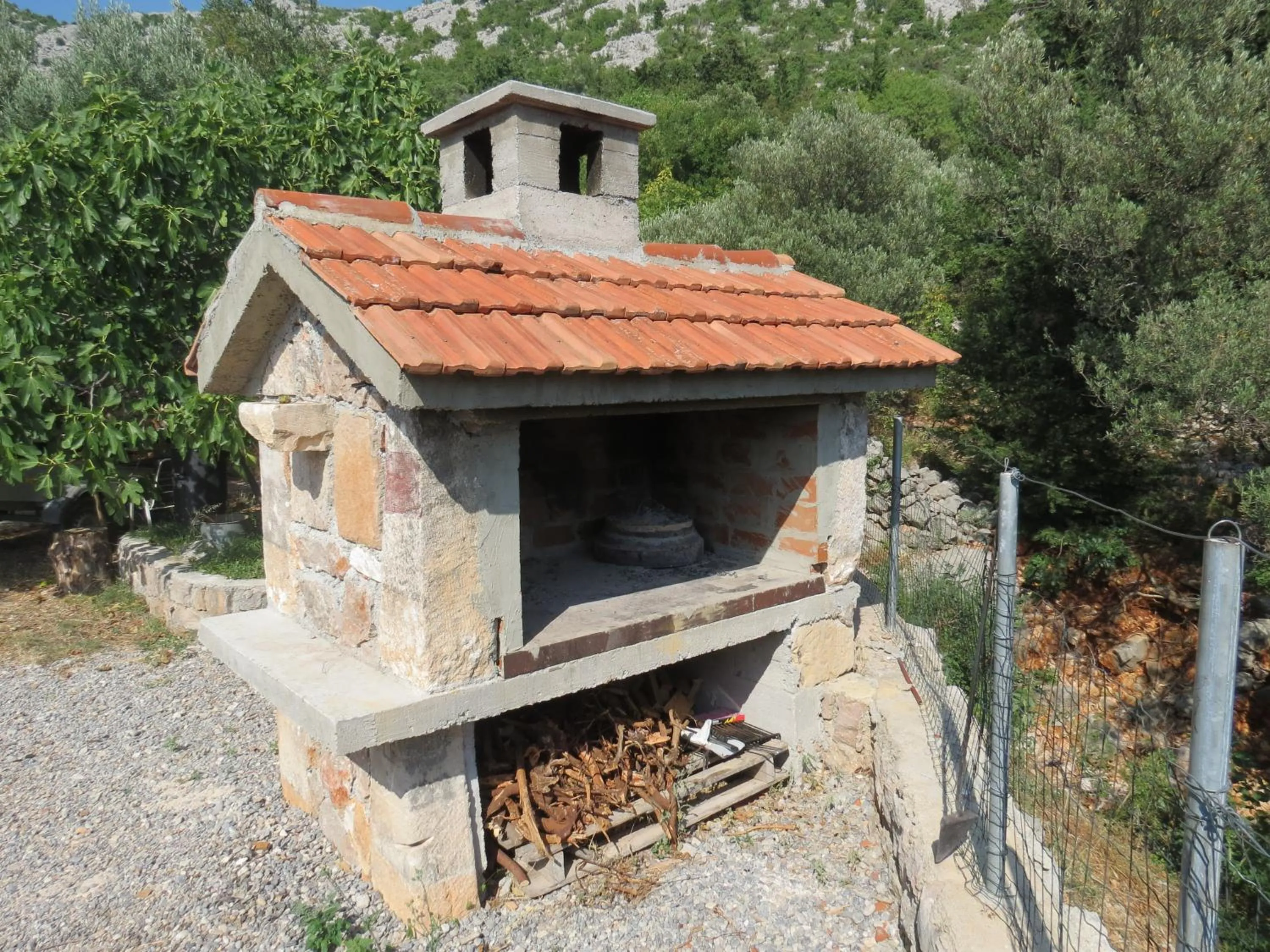BBQ facilities in Holiday Home Milovci