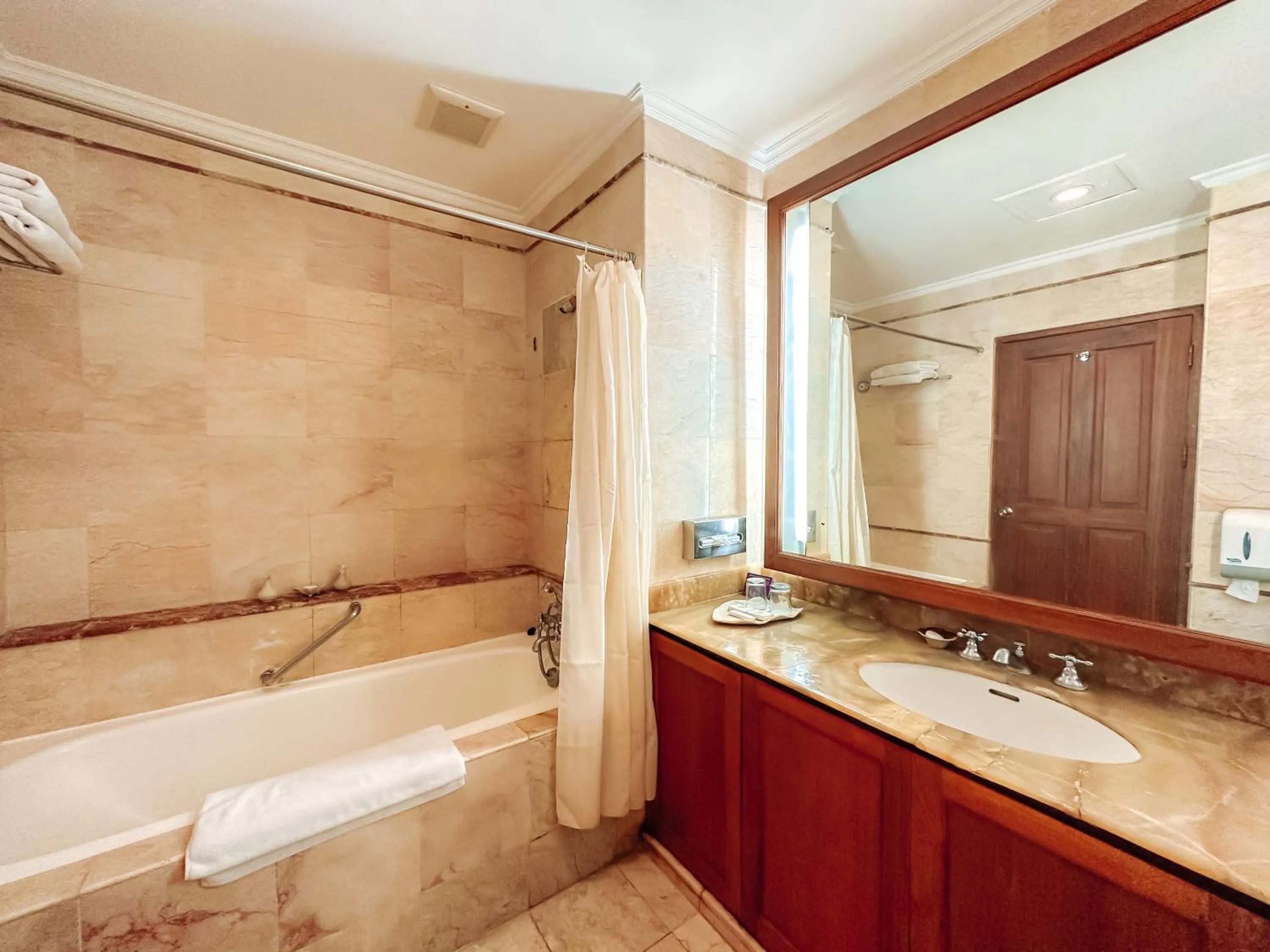 Bath in Parigata Resorts and Spa