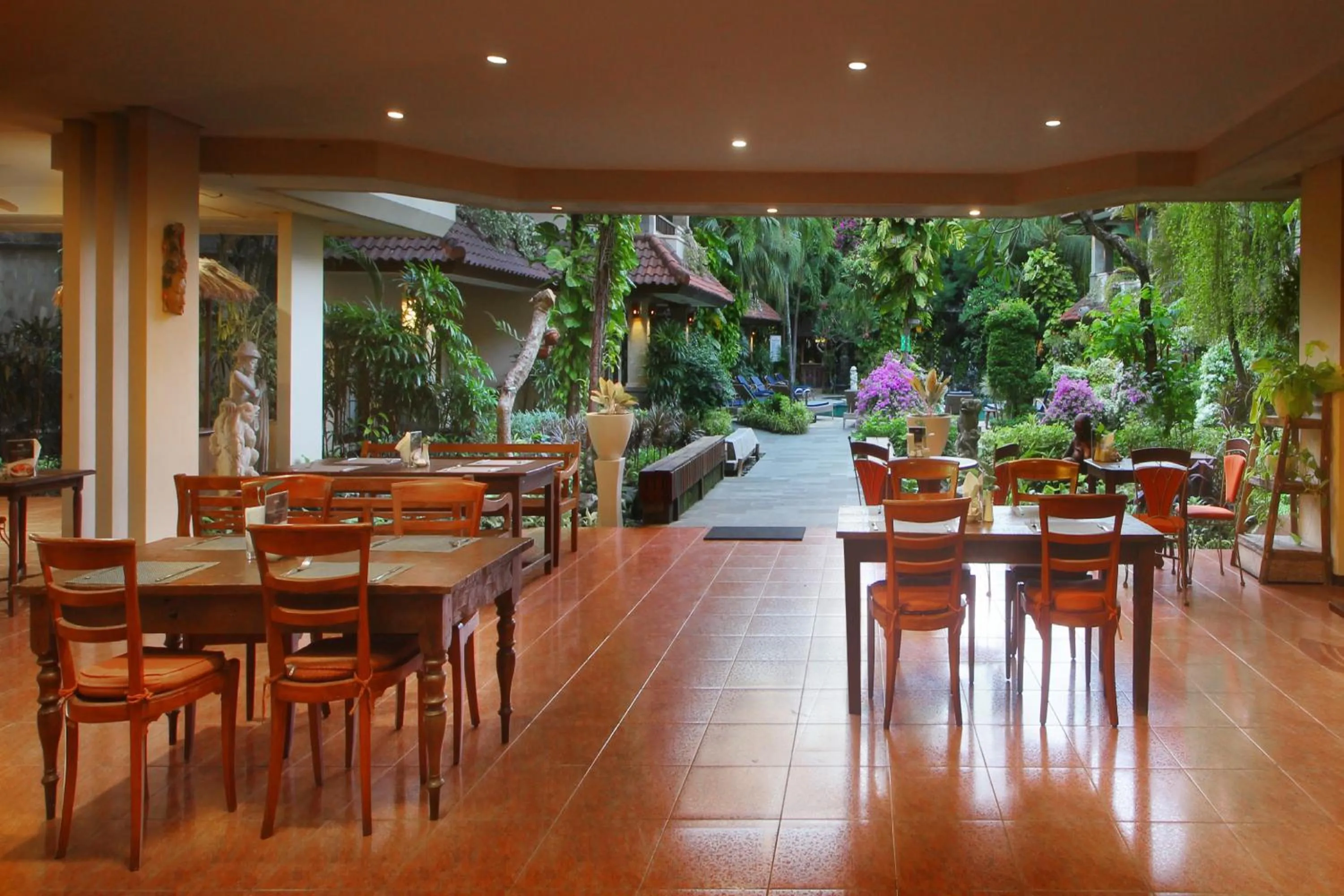 Restaurant/places to eat in Parigata Resorts and Spa