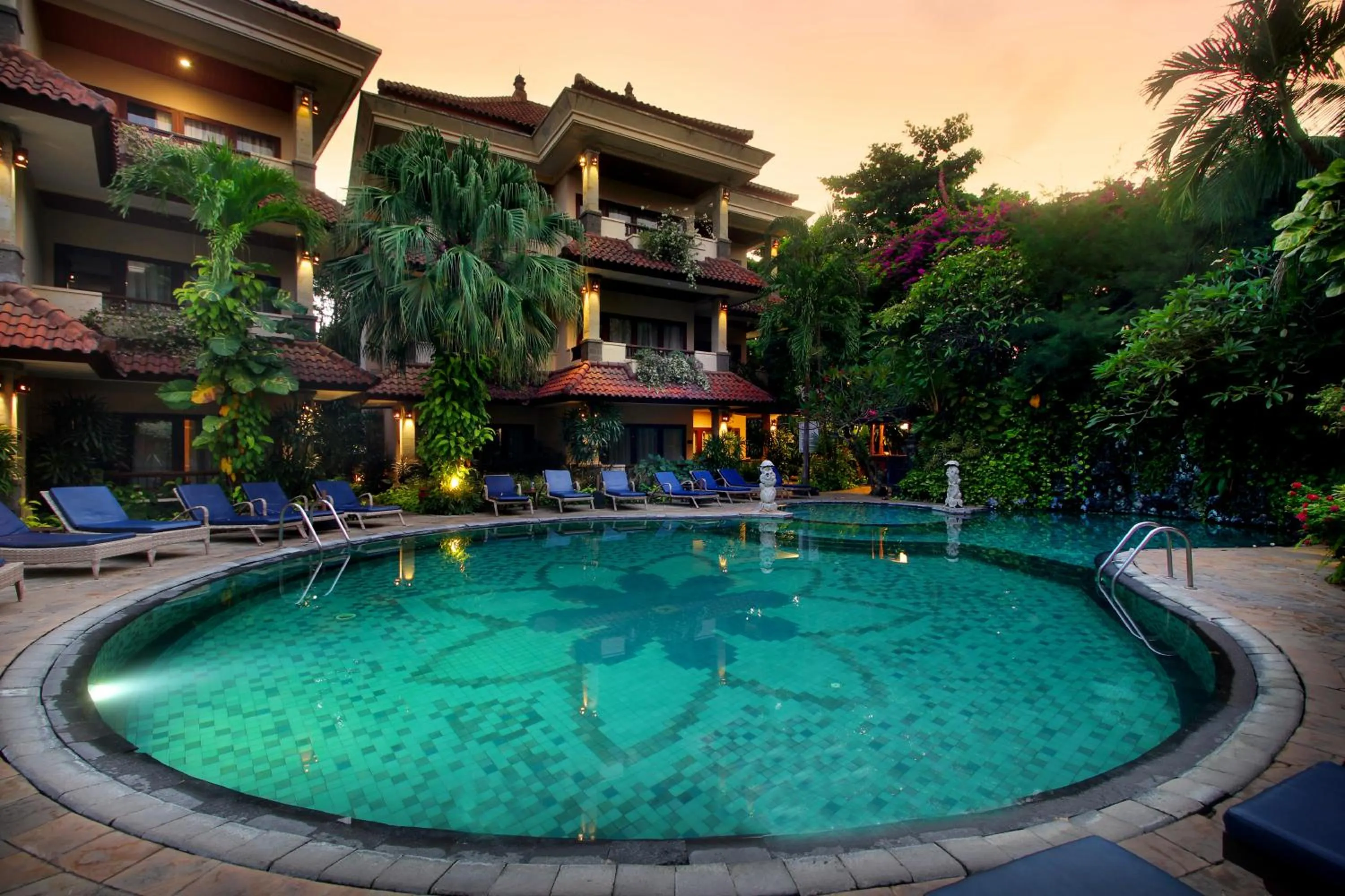 Swimming pool in Parigata Resorts and Spa