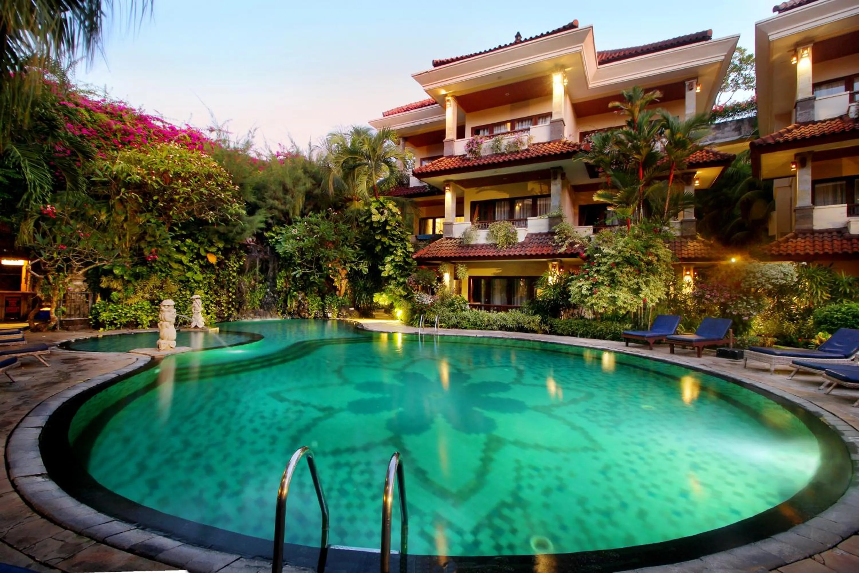 Swimming pool in Parigata Resorts and Spa
