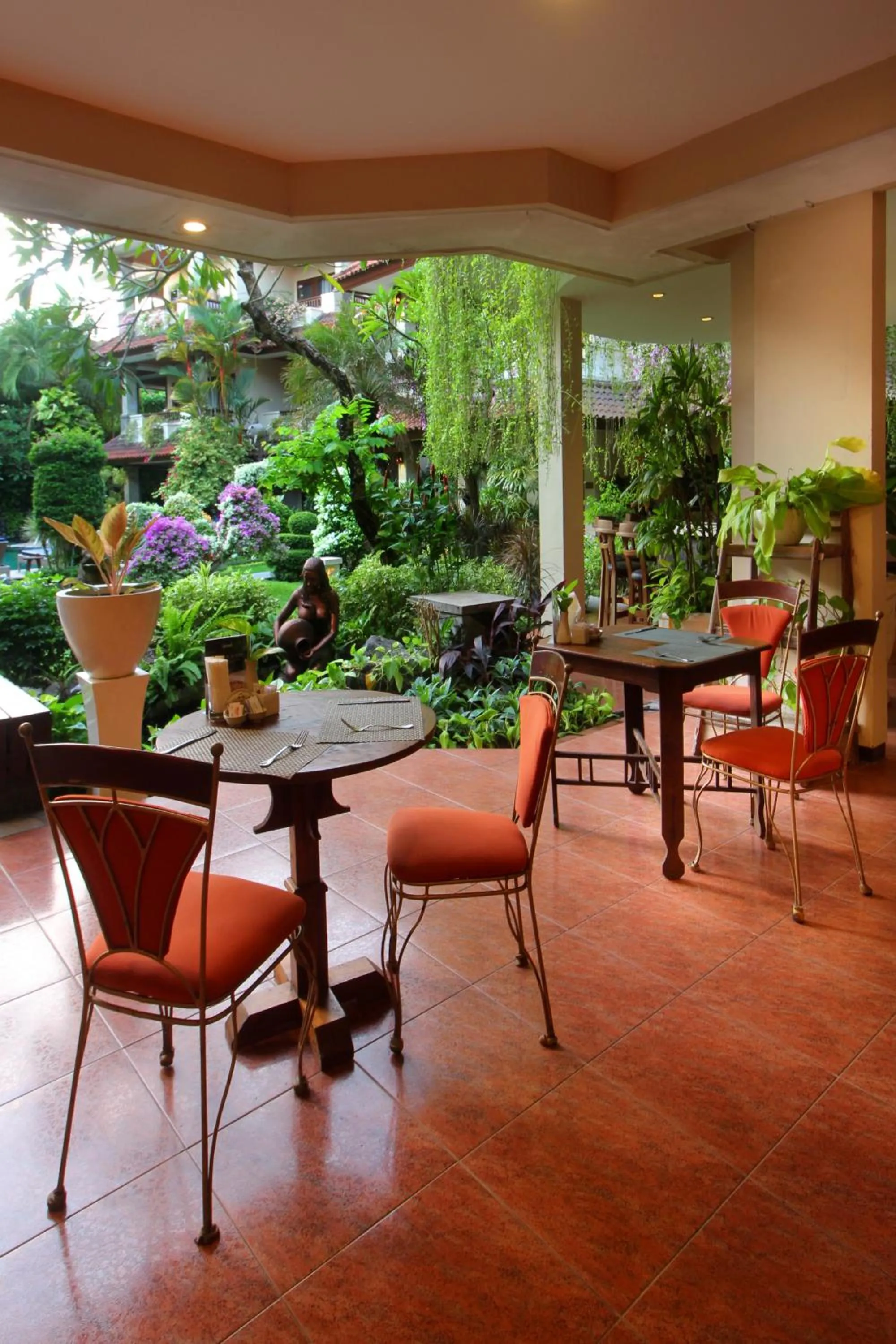 Restaurant/places to eat in Parigata Resorts and Spa