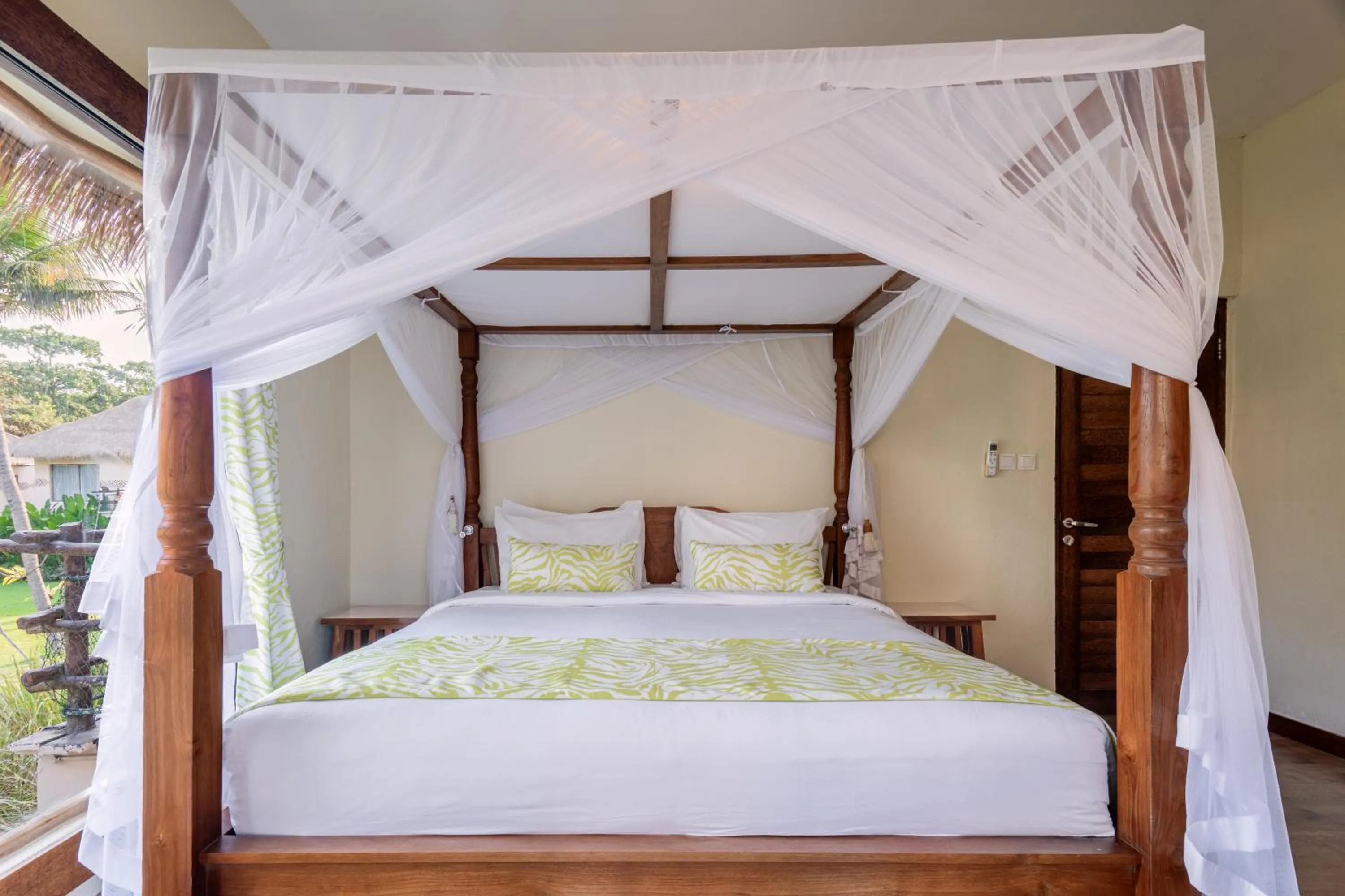 Bed in Mara River Safari Lodge Bali