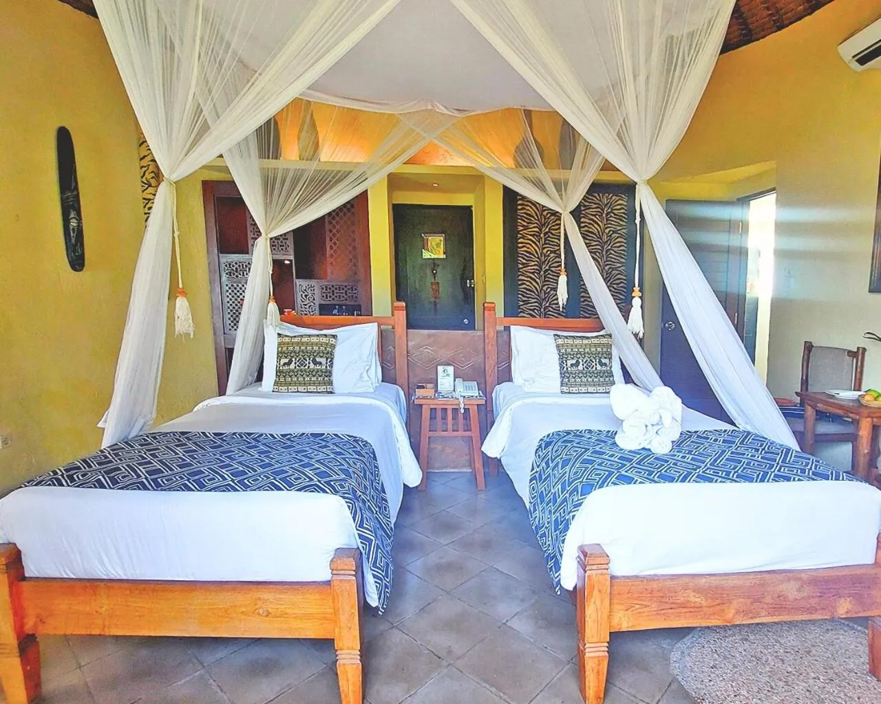 Bed in Mara River Safari Lodge Bali