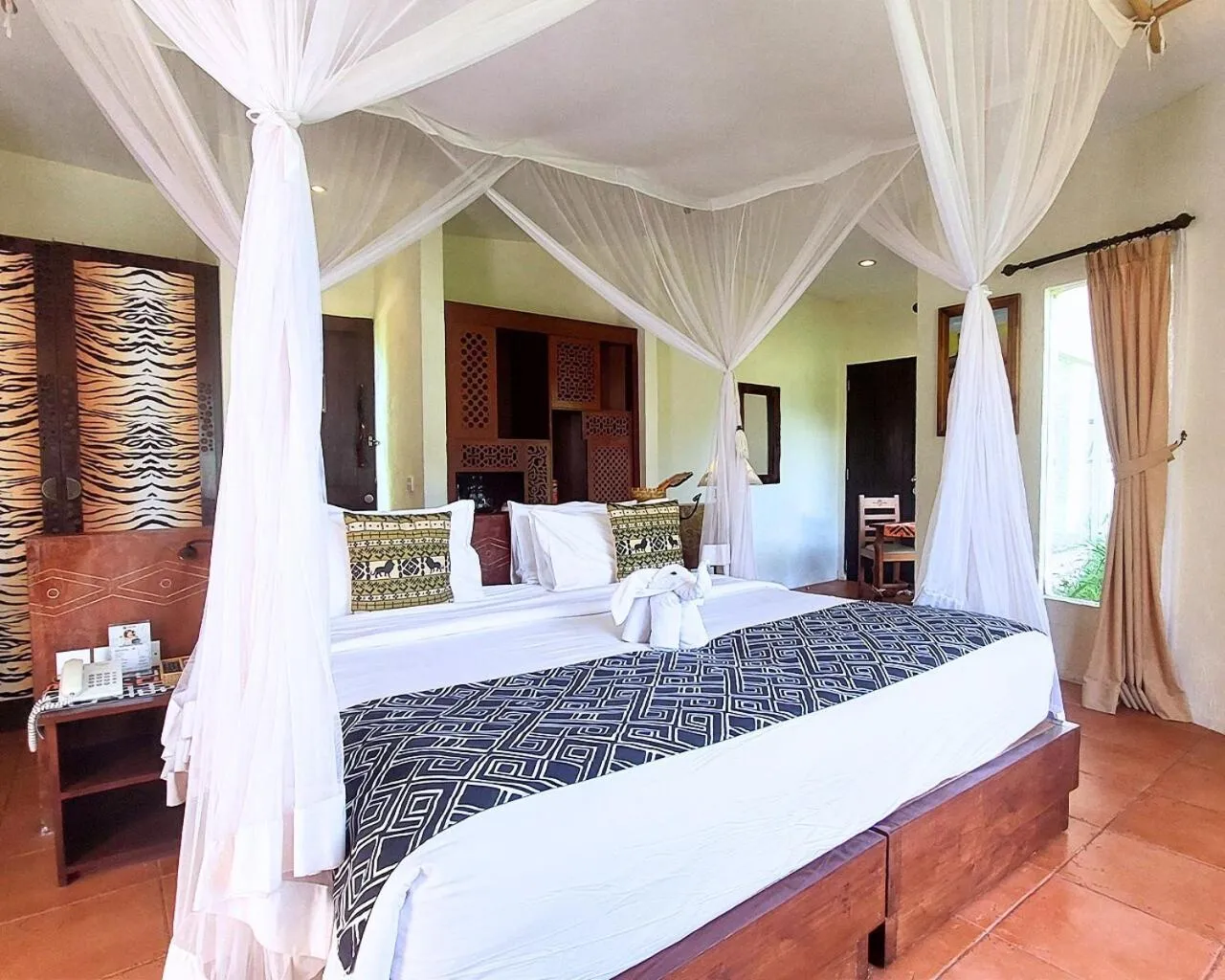 Bed in Mara River Safari Lodge Bali