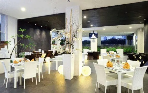 Restaurant/places to eat in Akmani Hotel Jakarta
