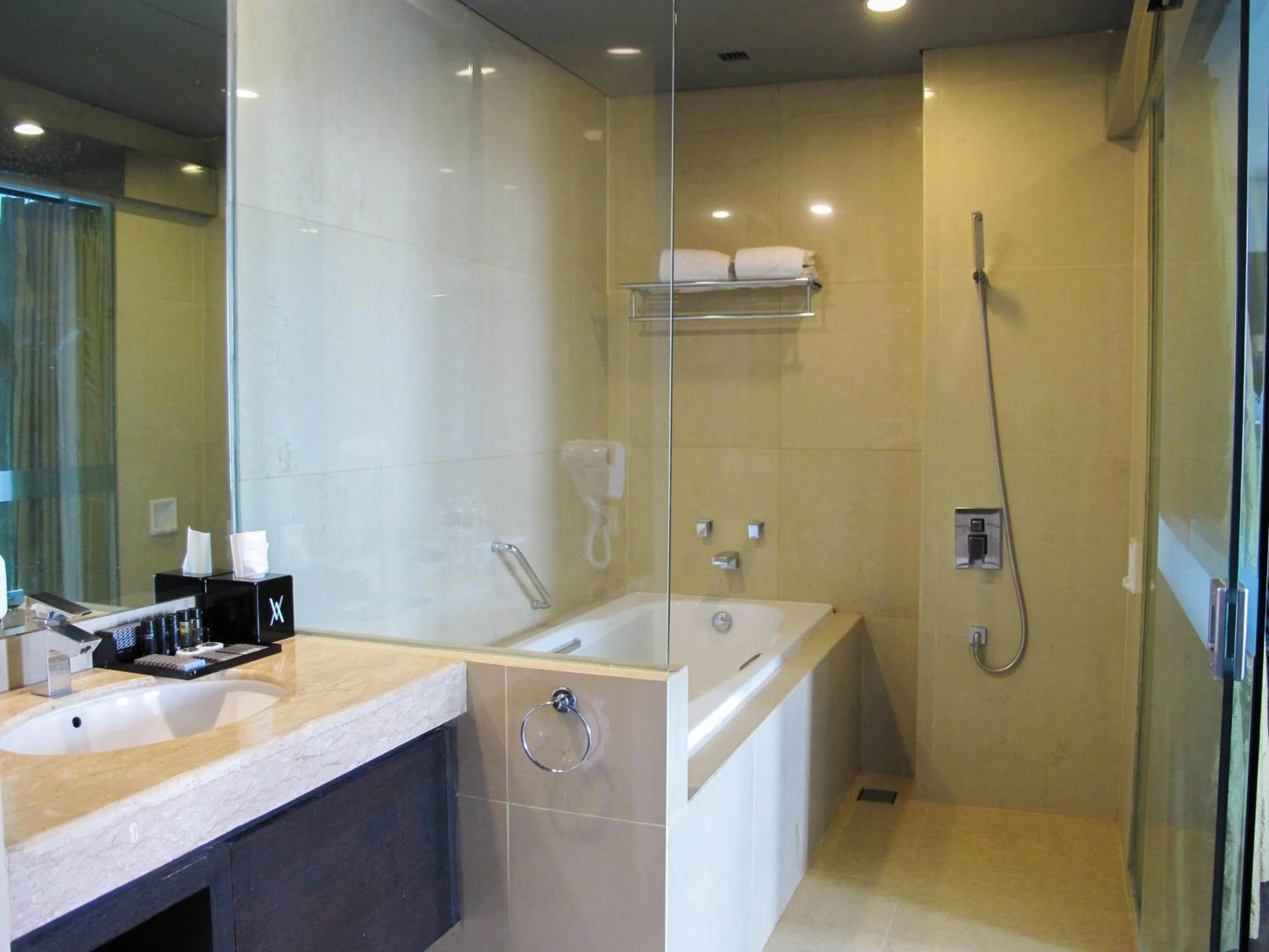Shower in Akmani Hotel Jakarta