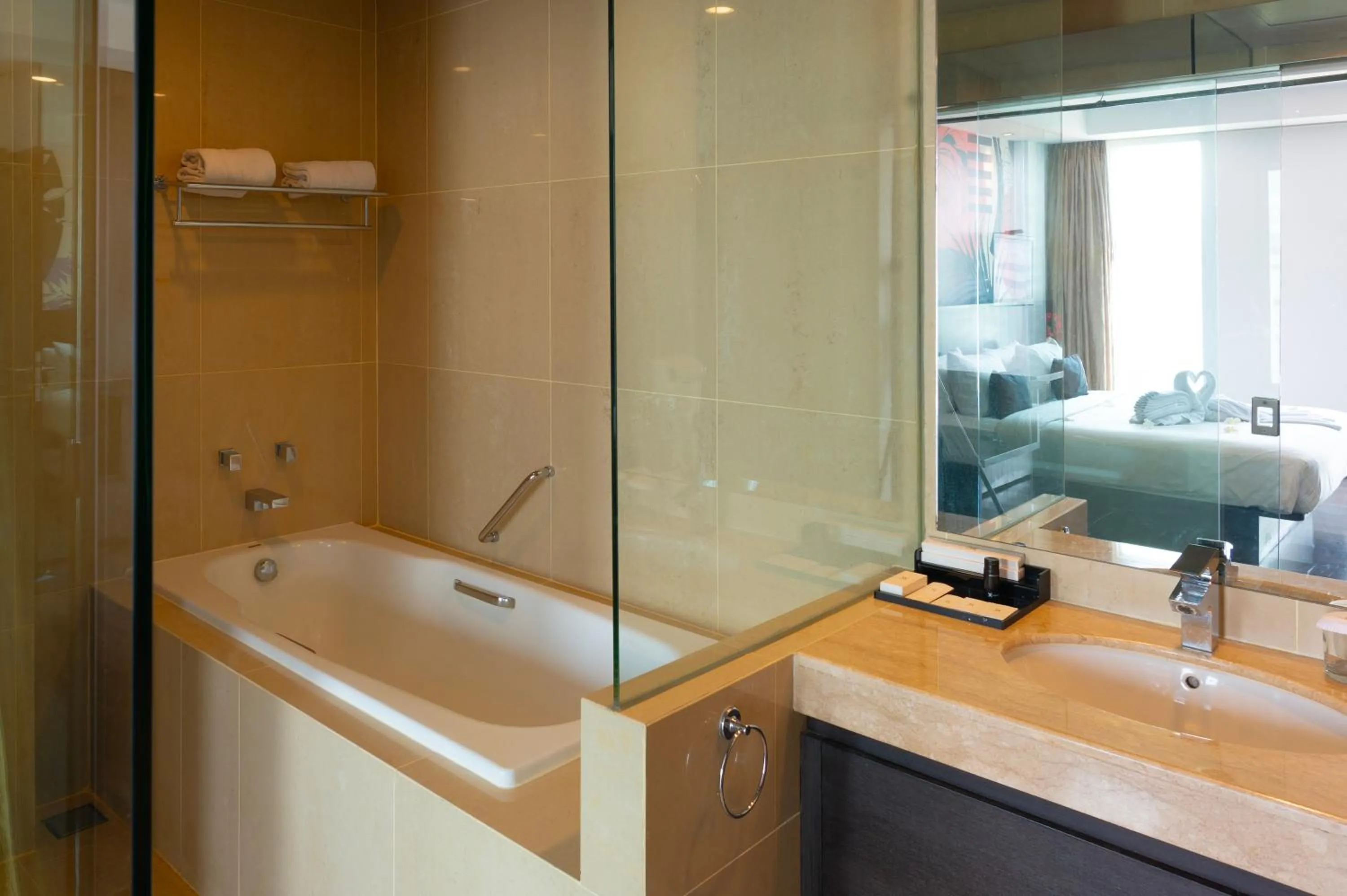 Shower in Akmani Hotel Jakarta