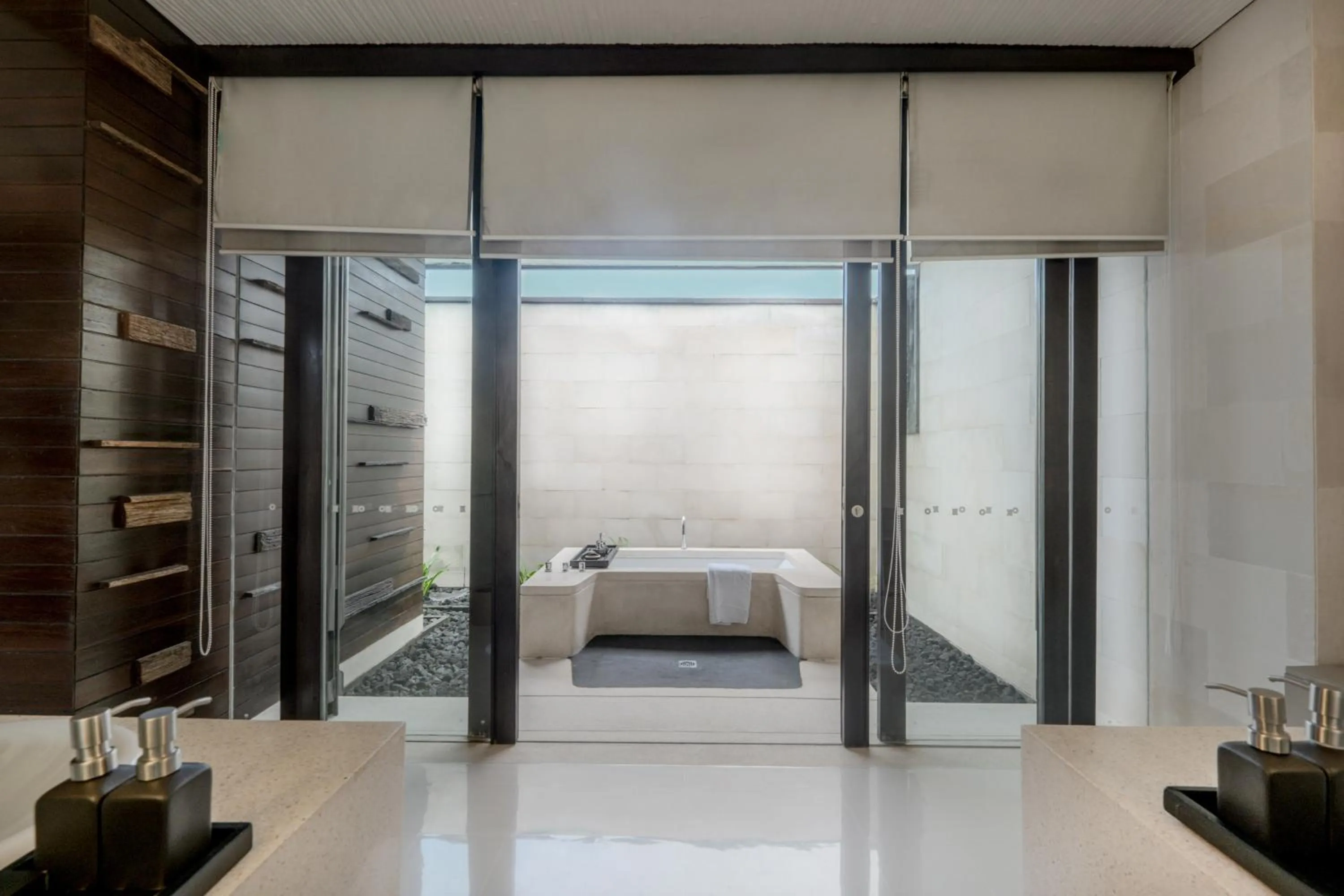 Bathroom, Bed in Alila Villas Uluwatu