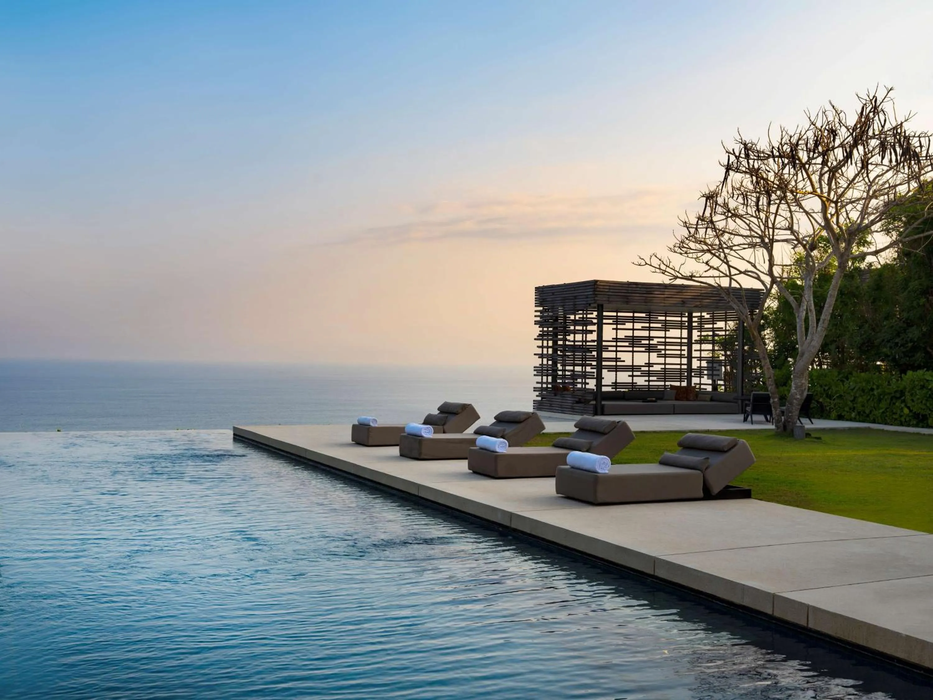 Photo of the whole room in Alila Villas Uluwatu