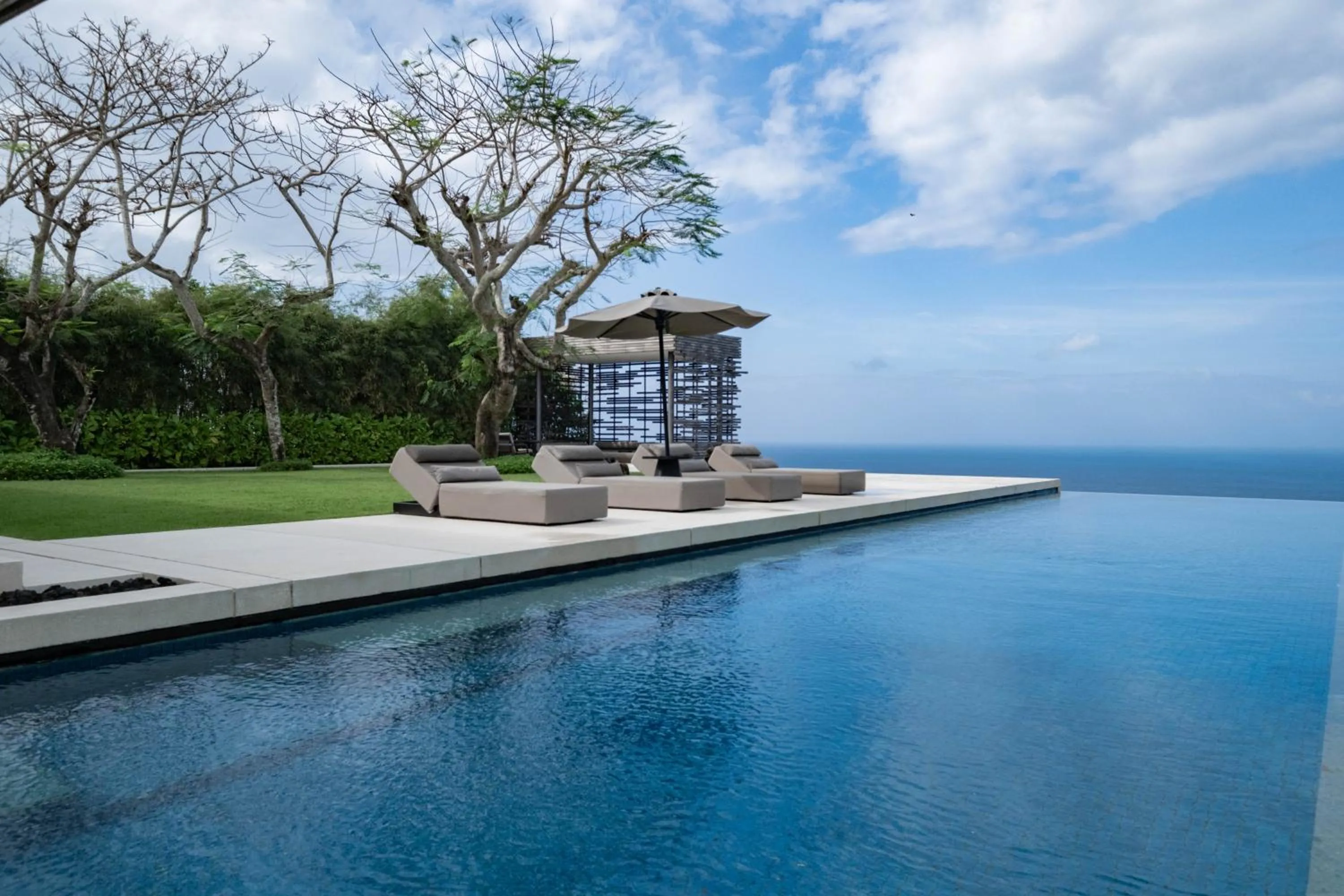 Swimming pool in Alila Villas Uluwatu