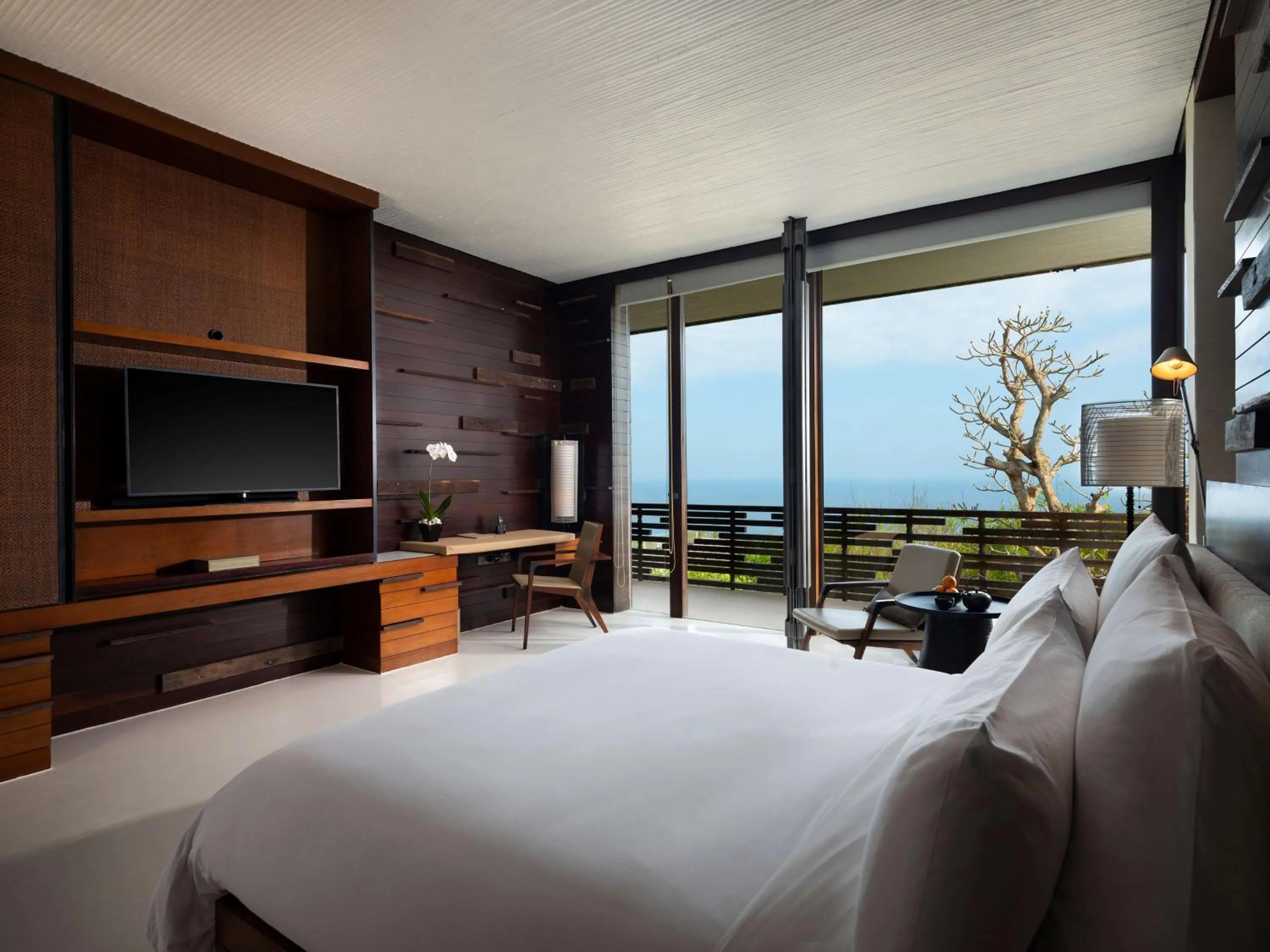 Photo of the whole room, Bed in Alila Villas Uluwatu