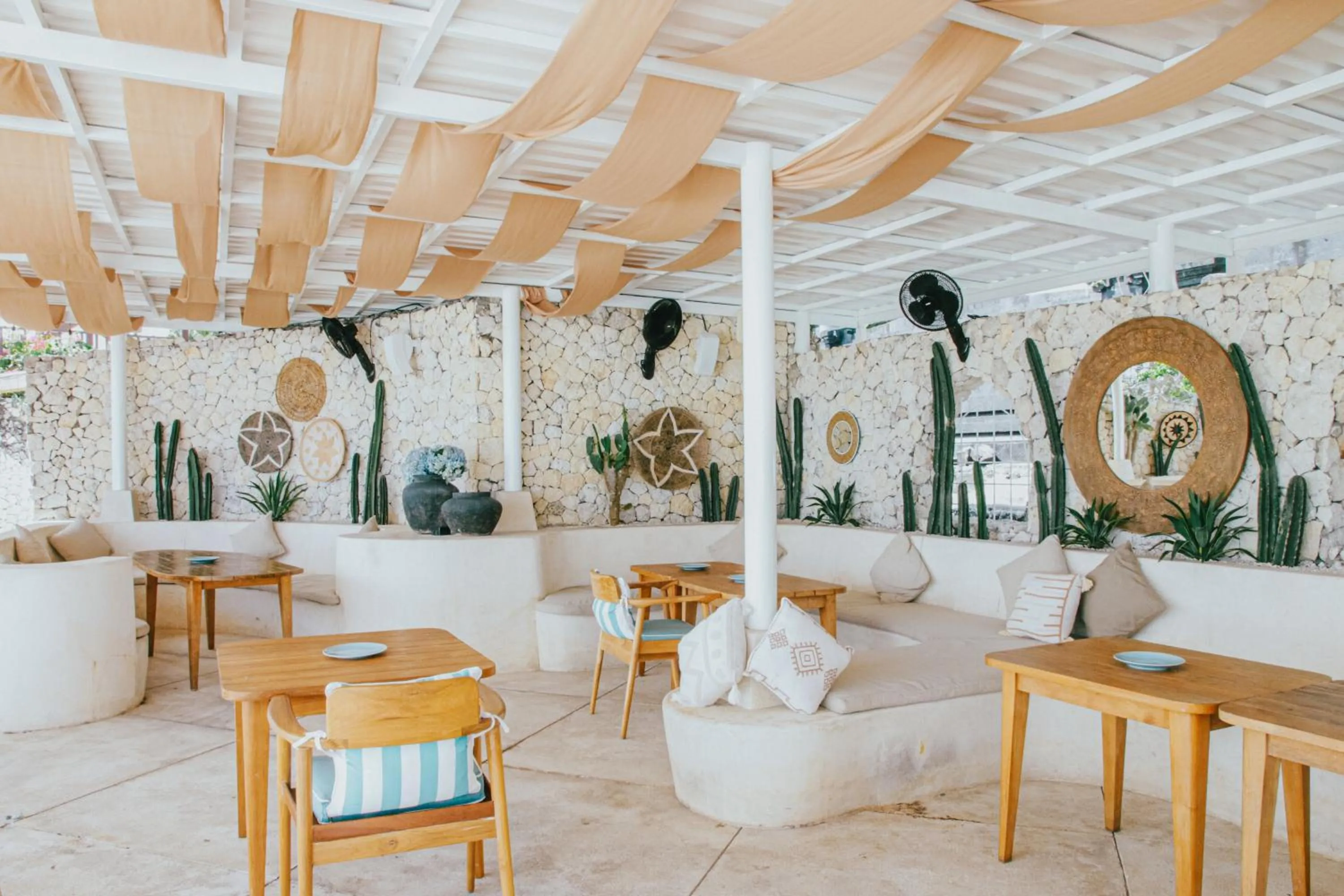 Restaurant/places to eat in Karma Kandara