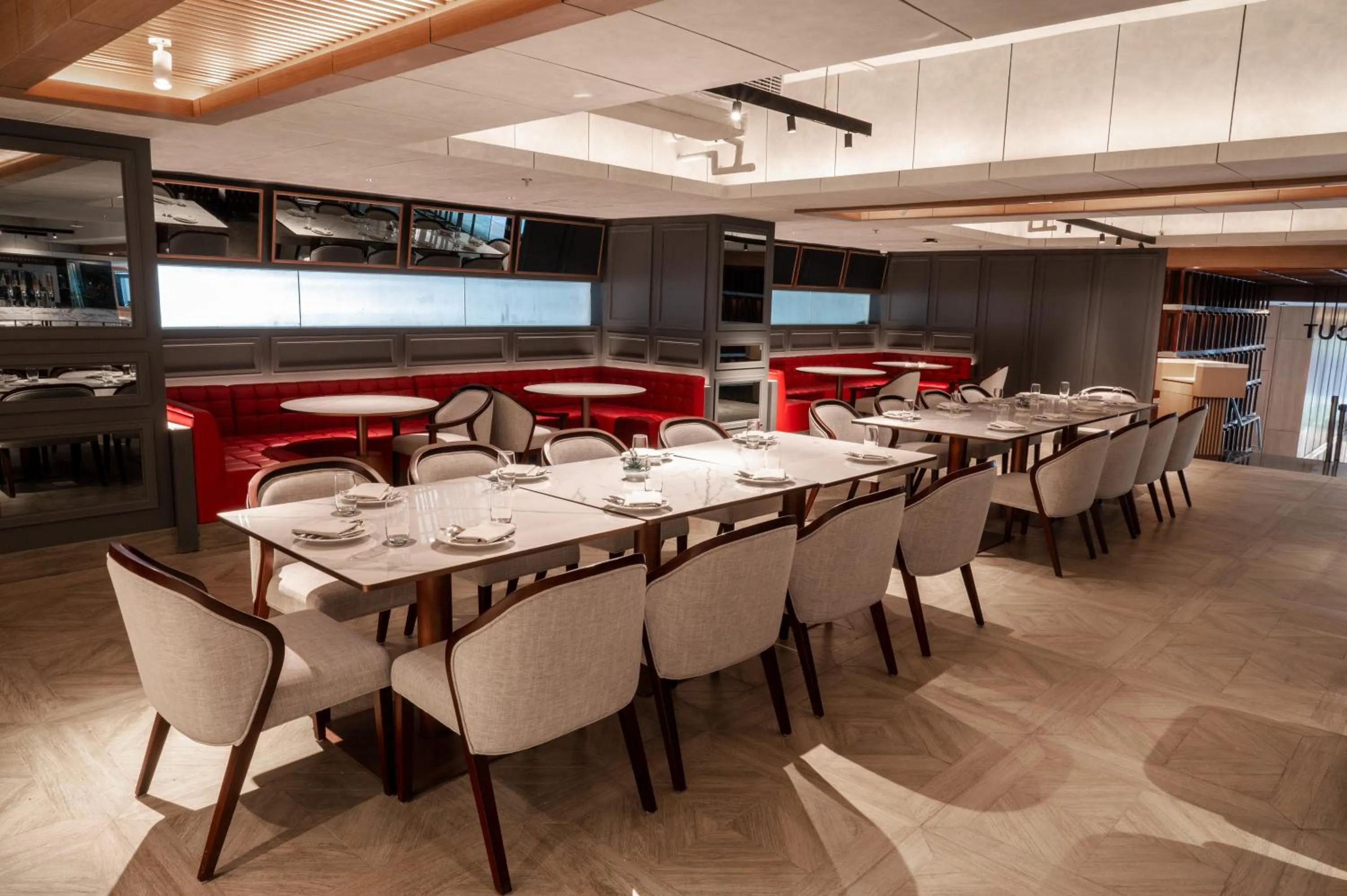 Restaurant/places to eat in Mövenpick Hotel Jakarta City Centre