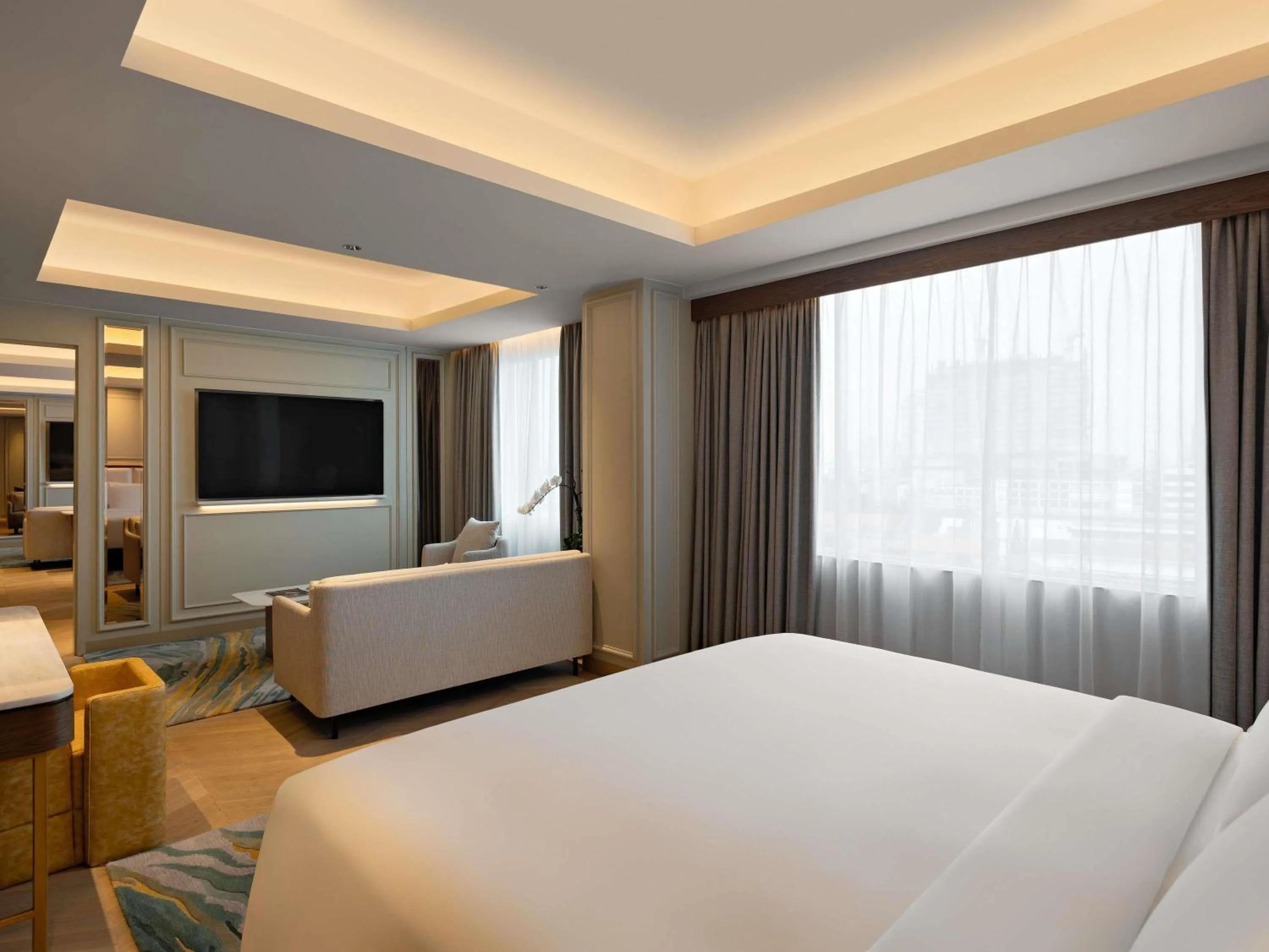 Bedroom, Bed in Mövenpick Hotel Jakarta City Centre