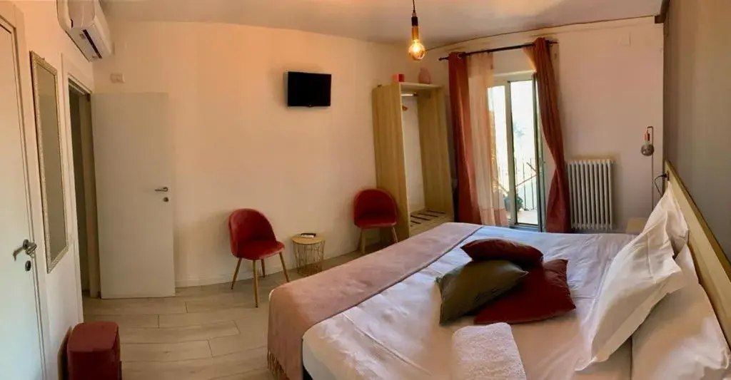 Deluxe Double or Twin Room with Balcony in Slow Living B&B Deluxe Double or Twin Room with Balcony in Slow Living B&B