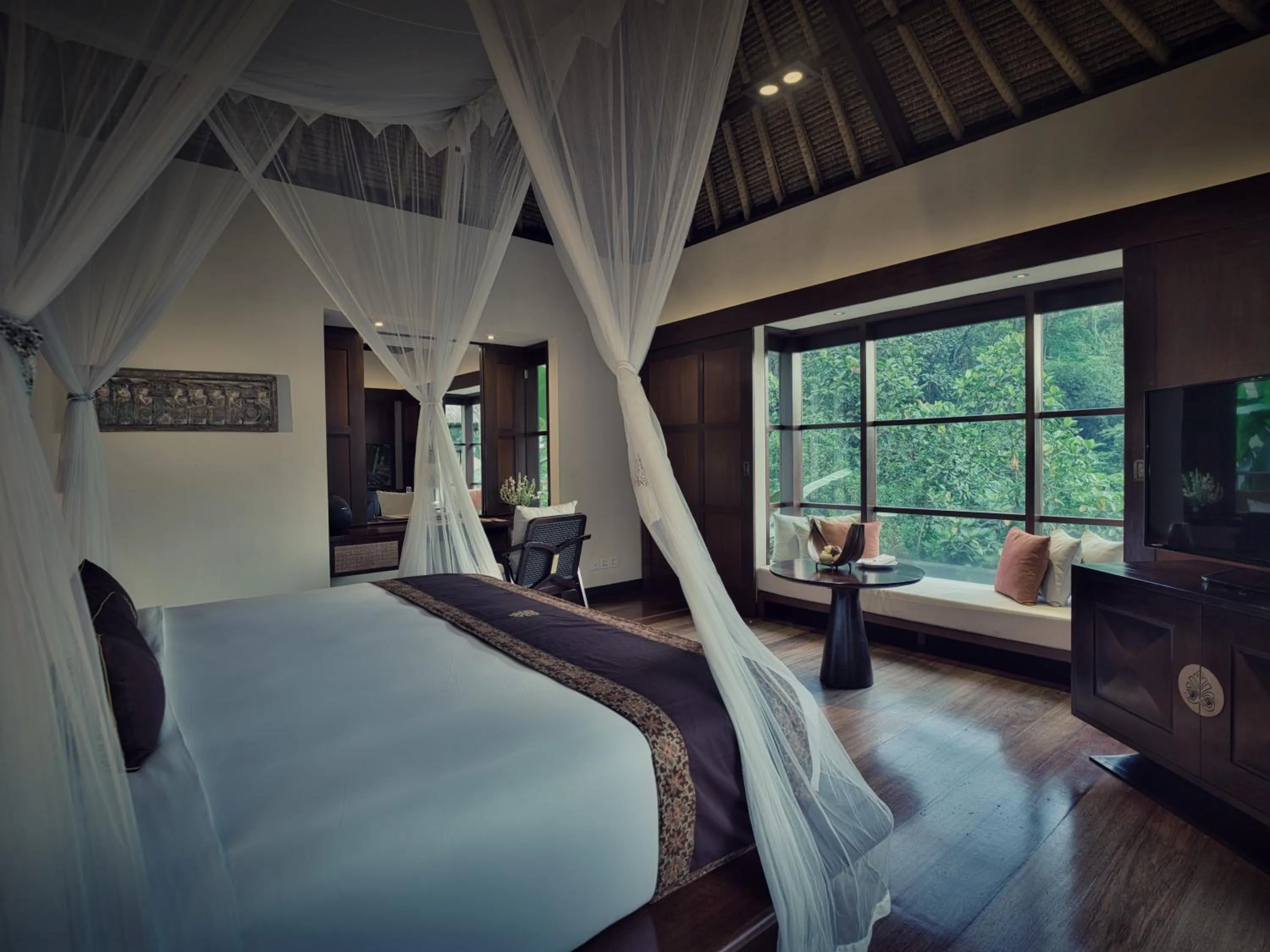 Bedroom, Bed in Hanging Gardens of Bali