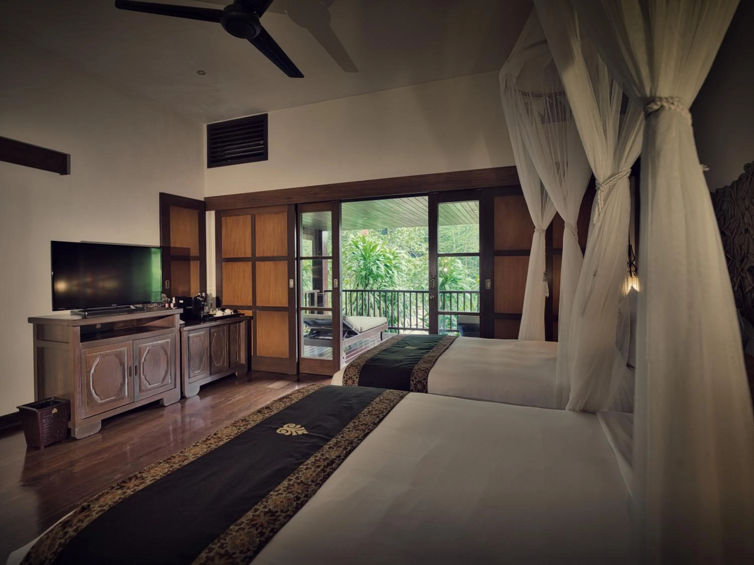 Bedroom, Bed in Hanging Gardens of Bali