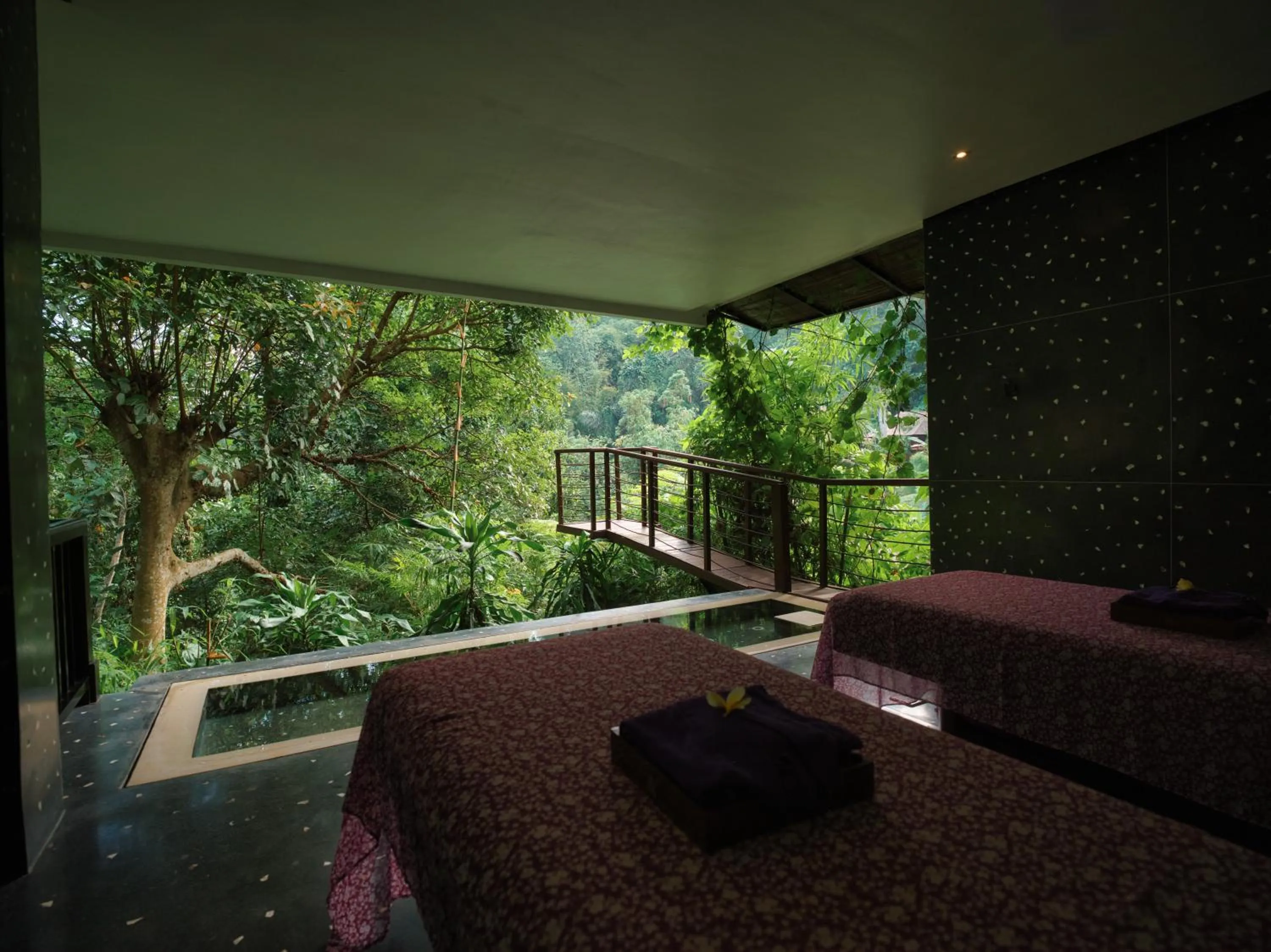 Bed in Hanging Gardens of Bali