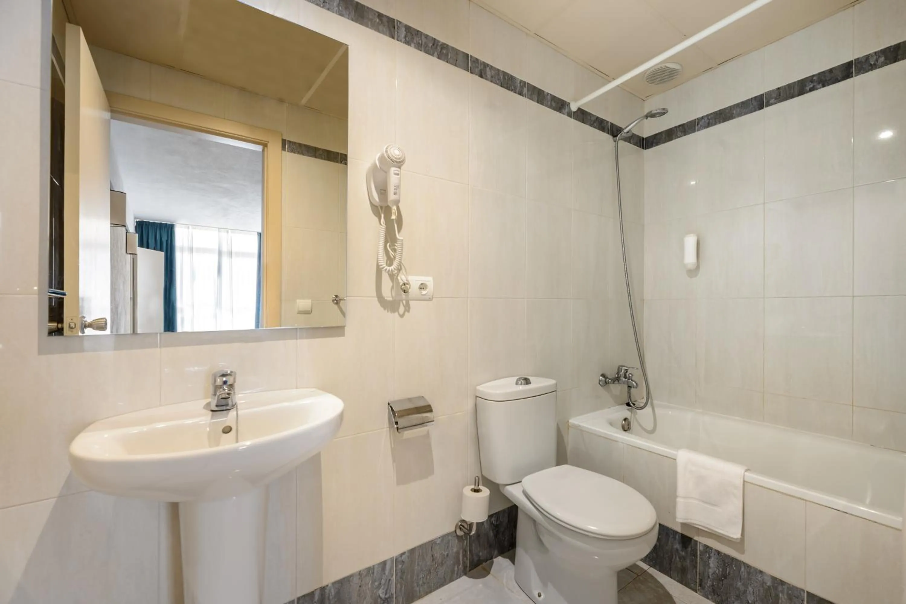 Twin Room in Aparthotel Vibra Club Maritim