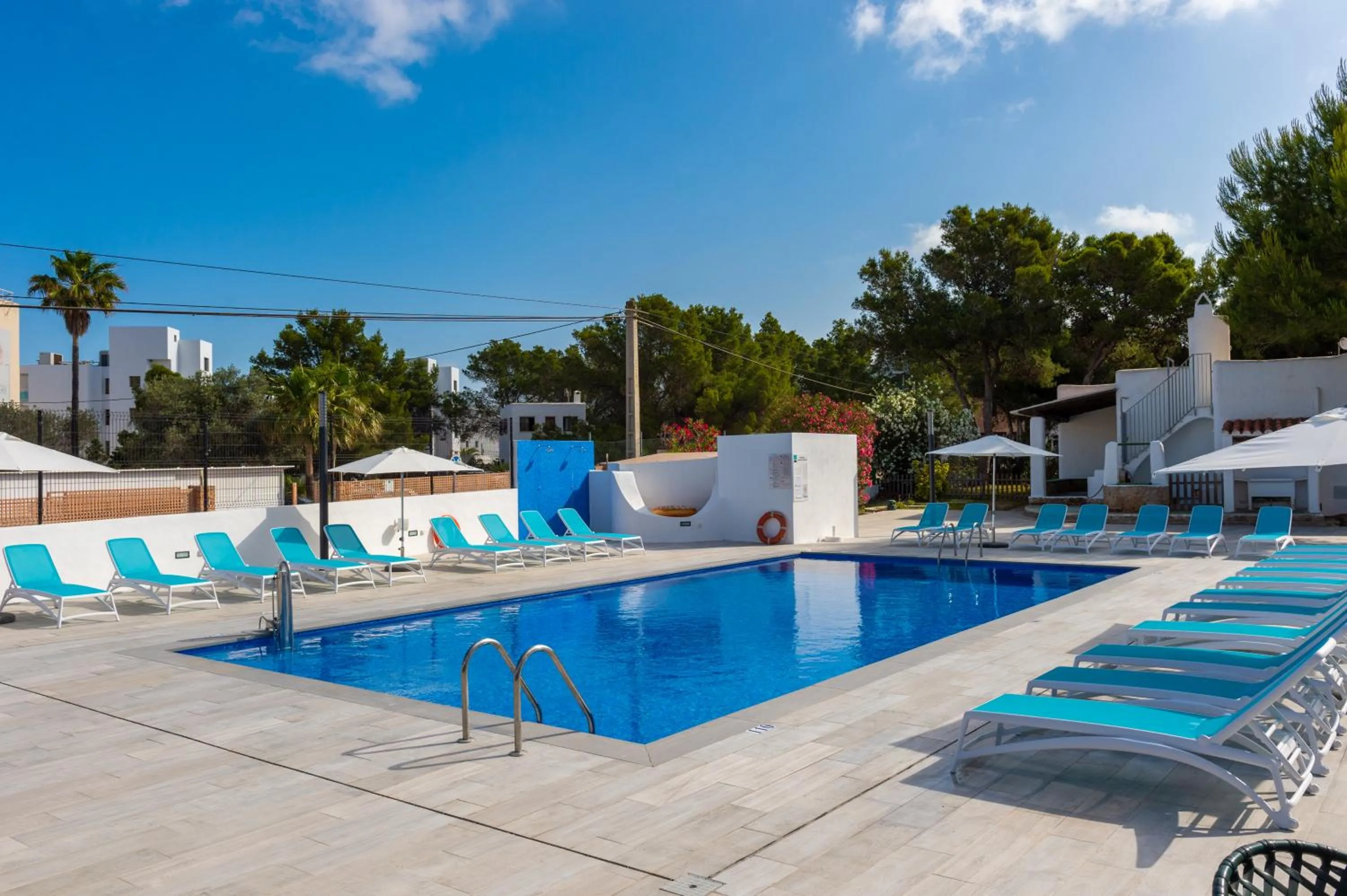 Swimming pool in Aparthotel Vibra Club Maritim